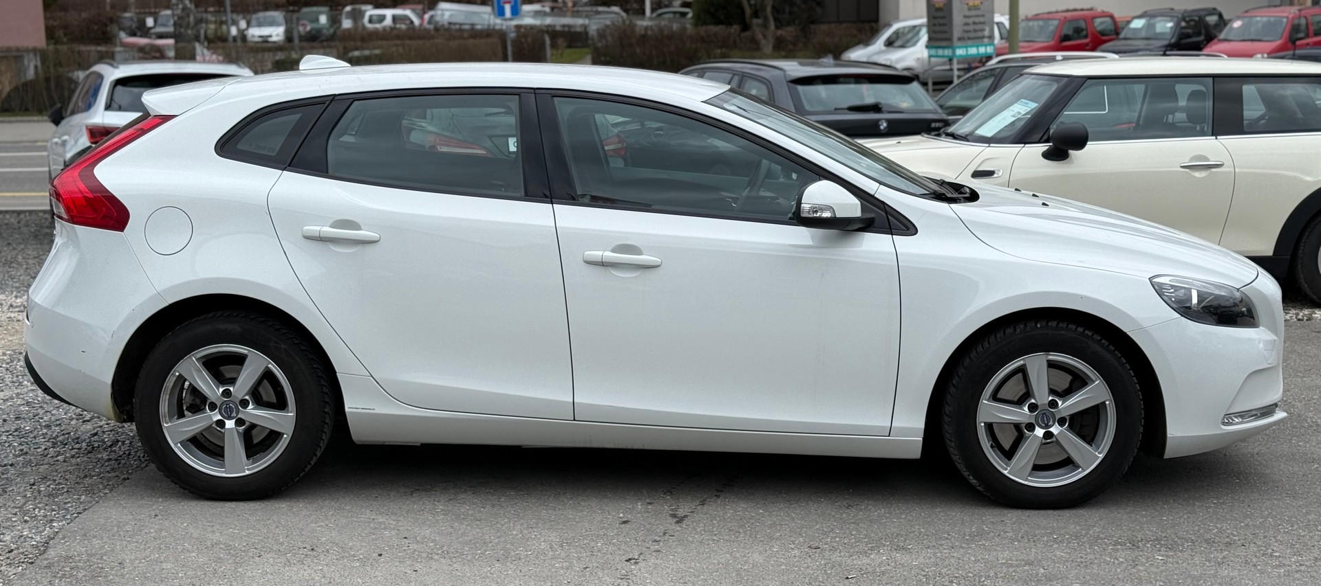 VOLVO V40 D2 Momentum Geartronic - 5