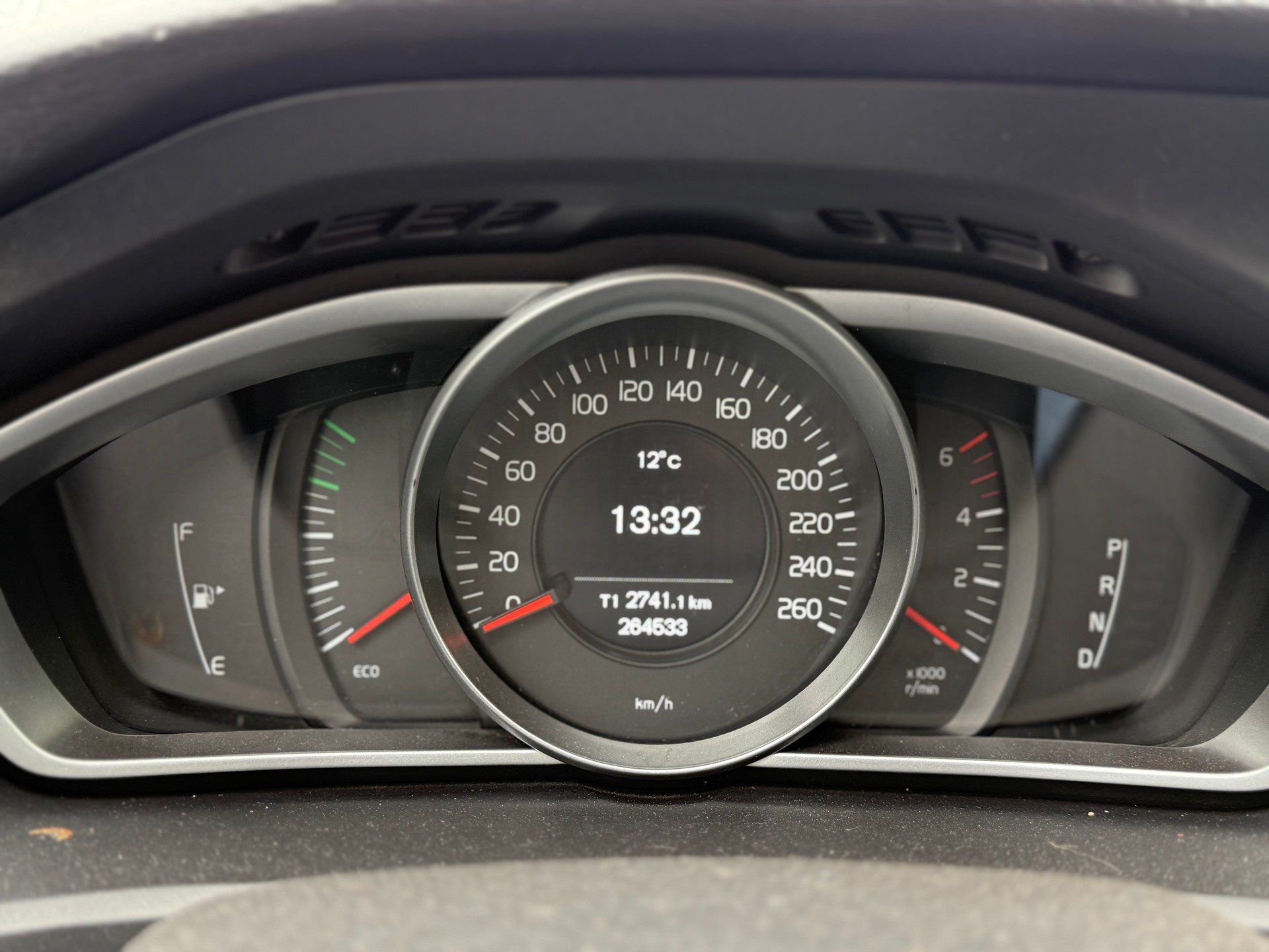 VOLVO V40 D2 Momentum Geartronic - 10