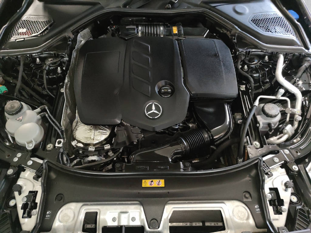 MERCEDES-BENZ E 300 de AMG Line 4Matic T- Modell - 9