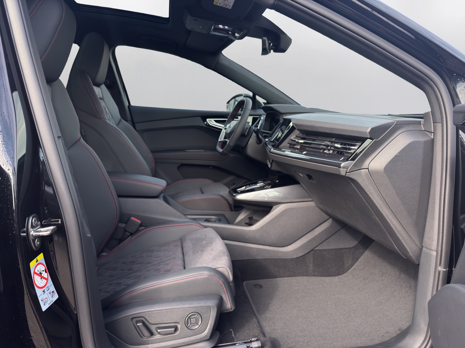 AUDI Q4 e-tron 45 Edition Swiss Ski quattro - 14