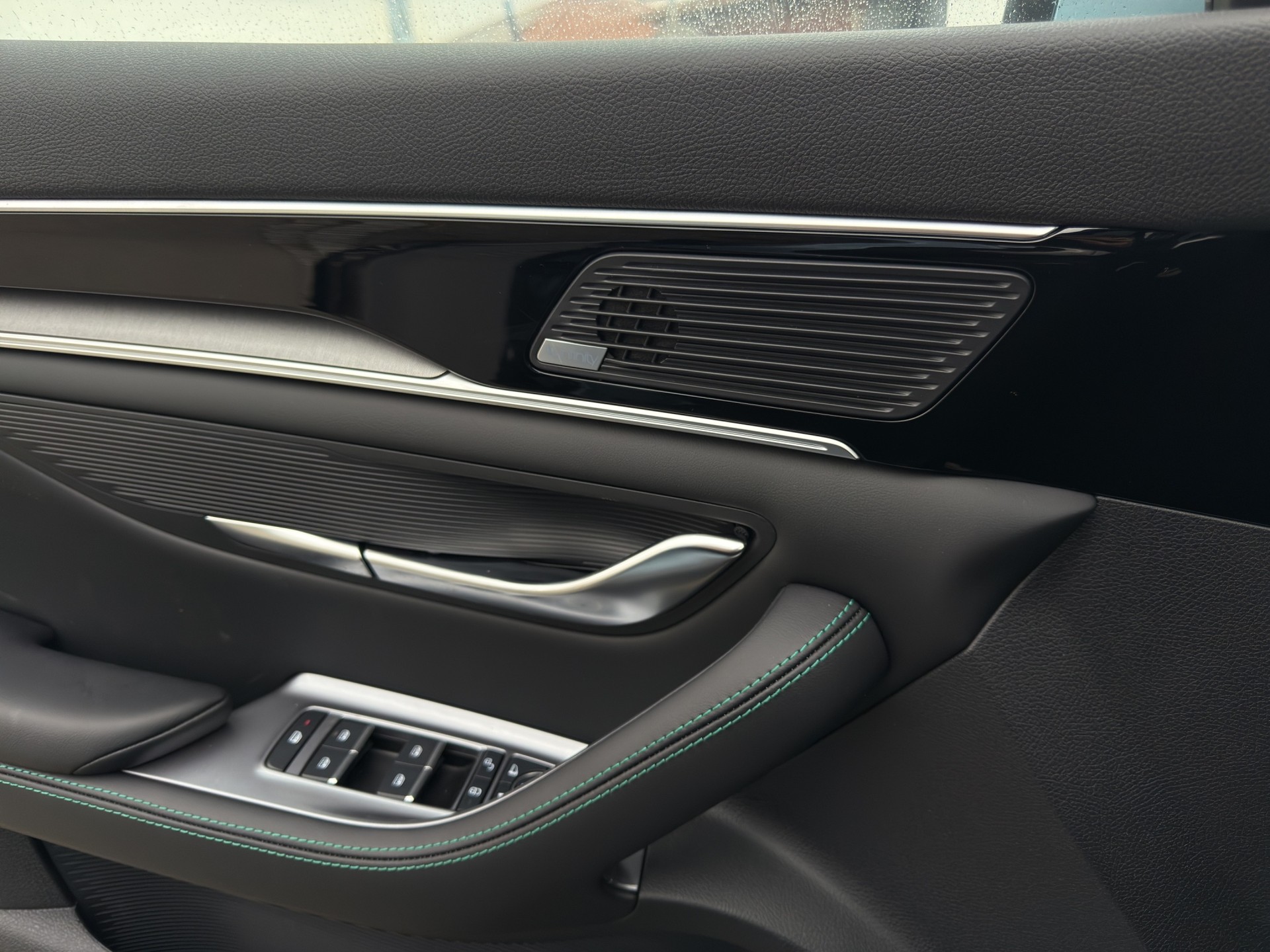 BYD Seal U DM-i Design AWD - 23