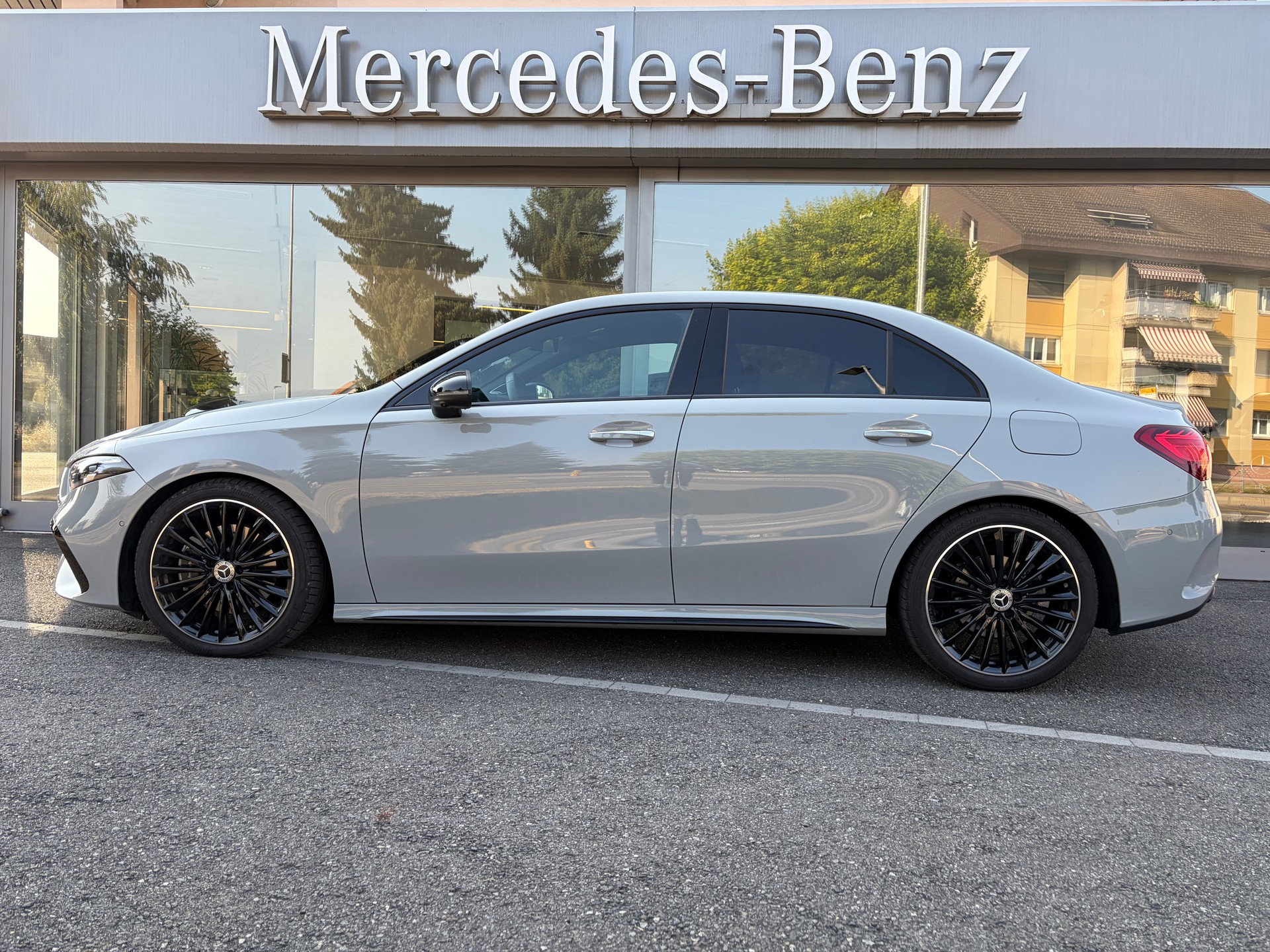 MERCEDES-BENZ A 220 4Matic 8G-DCT Limousine (V177) - 2