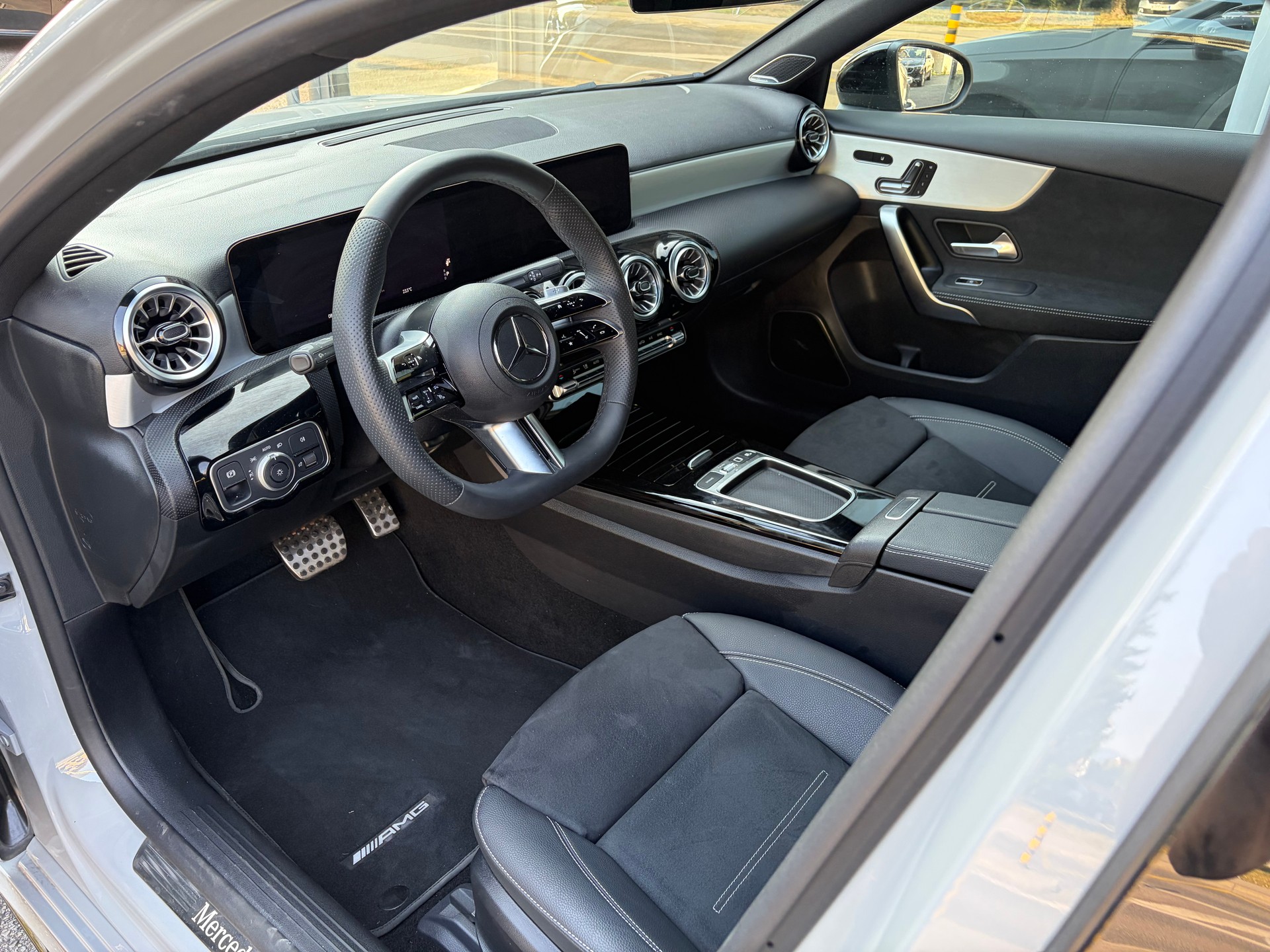 MERCEDES-BENZ A 220 4Matic 8G-DCT Limousine (V177) - 8