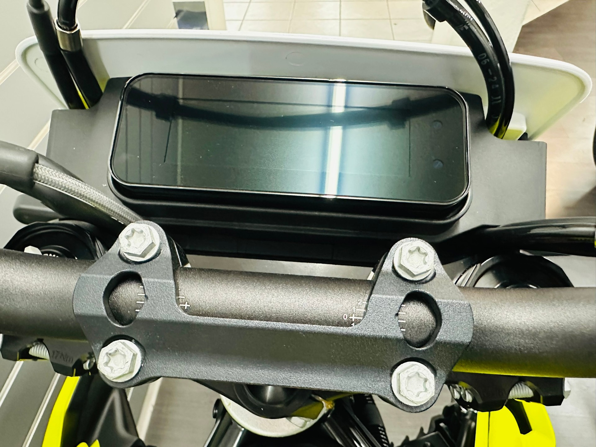 HUSQVARNA 701 Supermoto (35kW) - 9