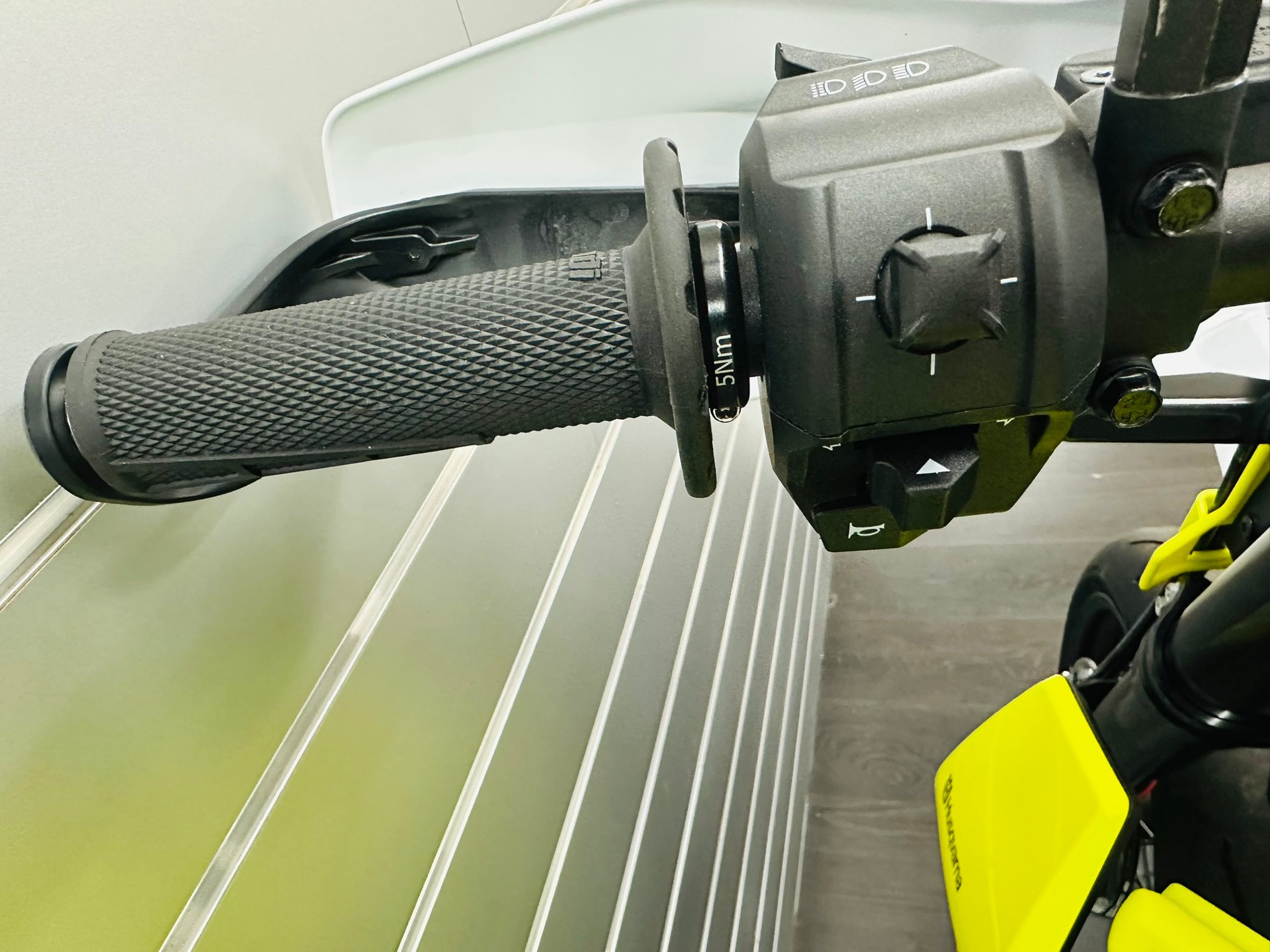 HUSQVARNA 701 Supermoto (35kW) - 10