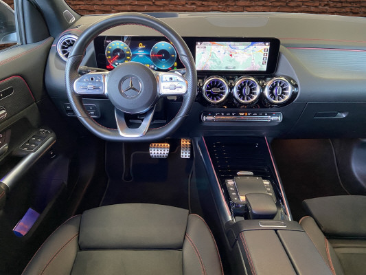 MERCEDES-BENZ EQA 300 4M Swiss Star AMG - 9