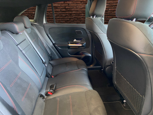 MERCEDES-BENZ EQA 300 4M Swiss Star AMG - 12