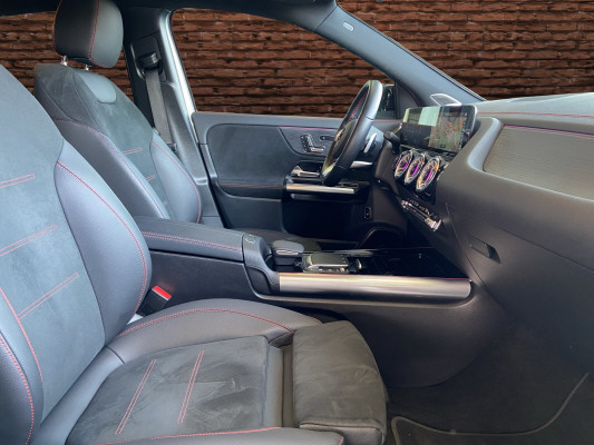 MERCEDES-BENZ EQA 300 4M Swiss Star AMG - 11