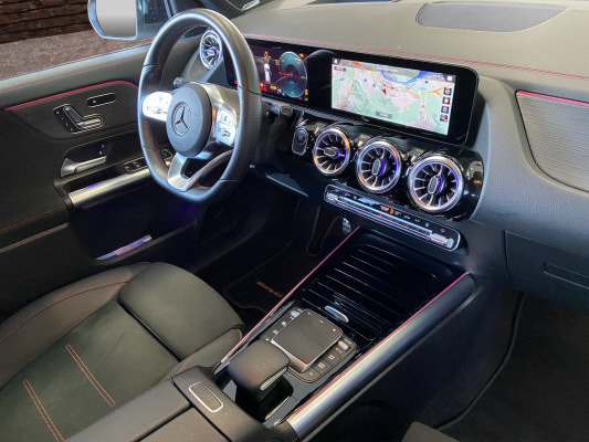 MERCEDES-BENZ EQA 300 4M Swiss Star AMG - 14