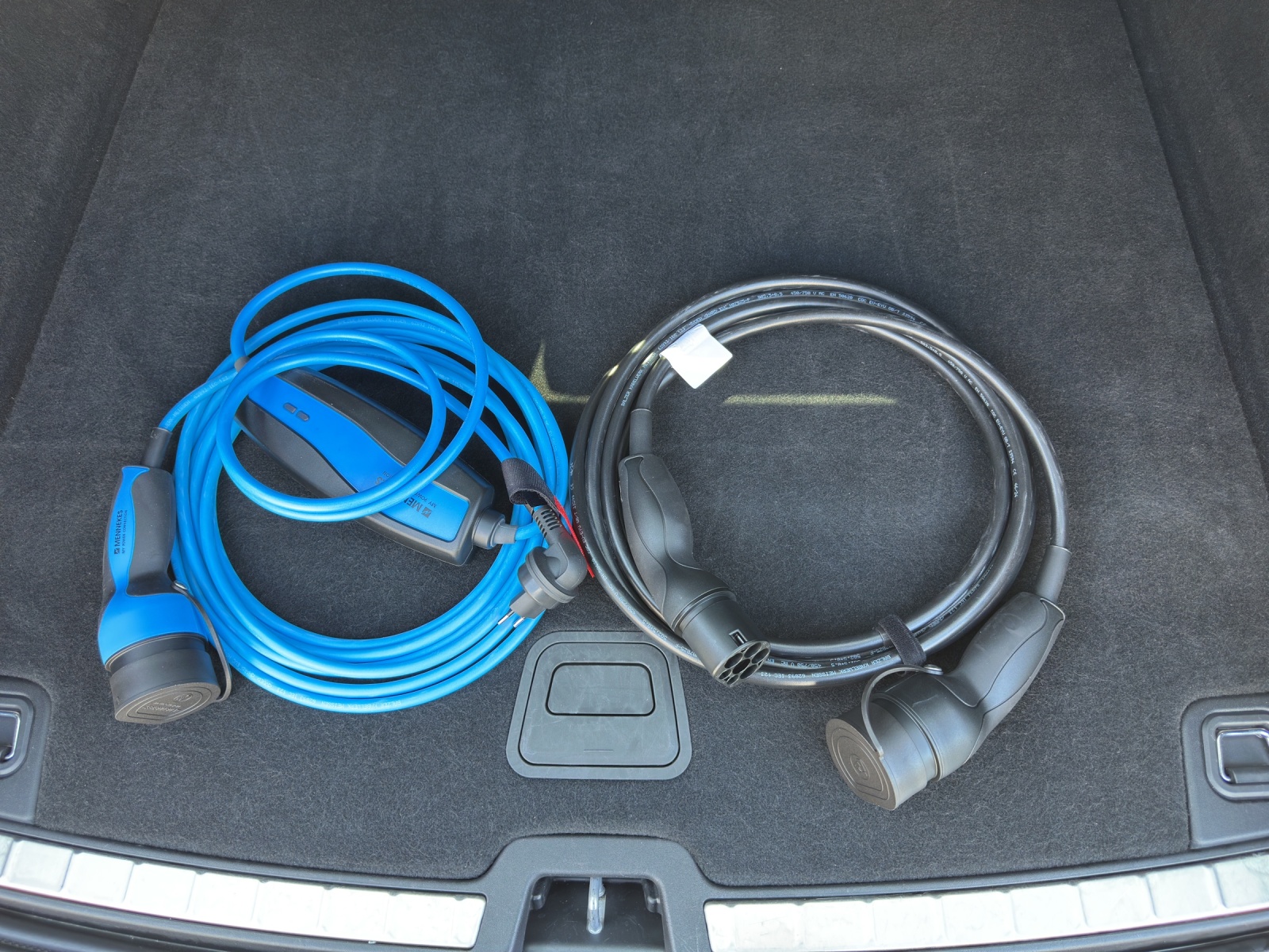 VOLVO XC60 2.0 T6 TE Plus Dark eAWD - 23