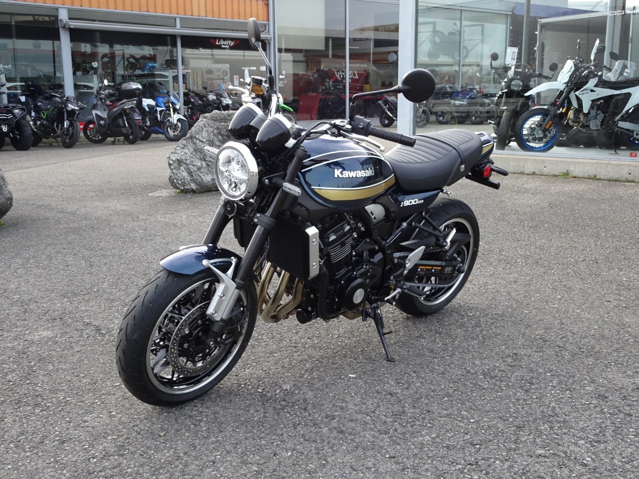 KAWASAKI Z 900 RS - 4