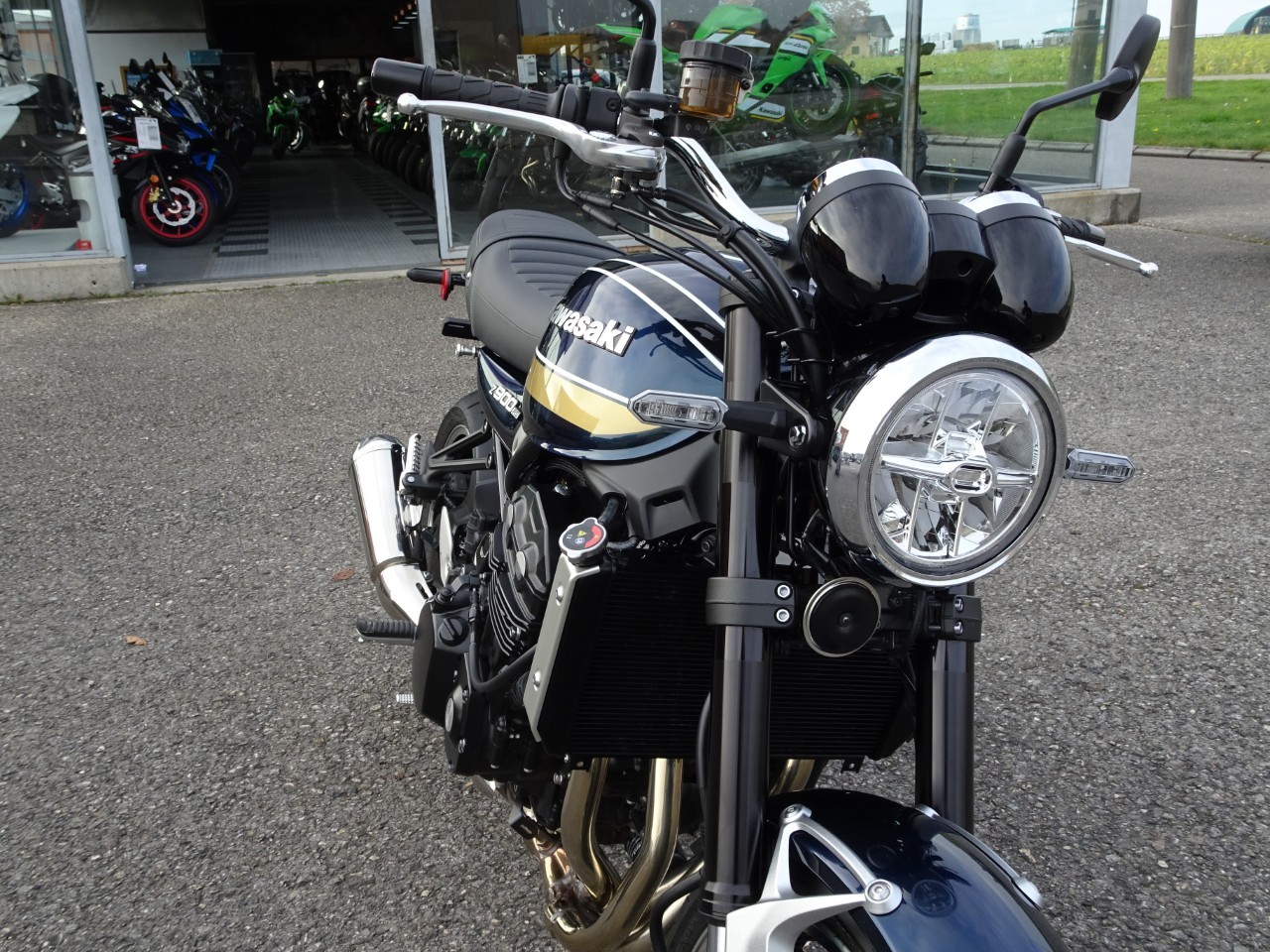 KAWASAKI Z 900 RS - 7