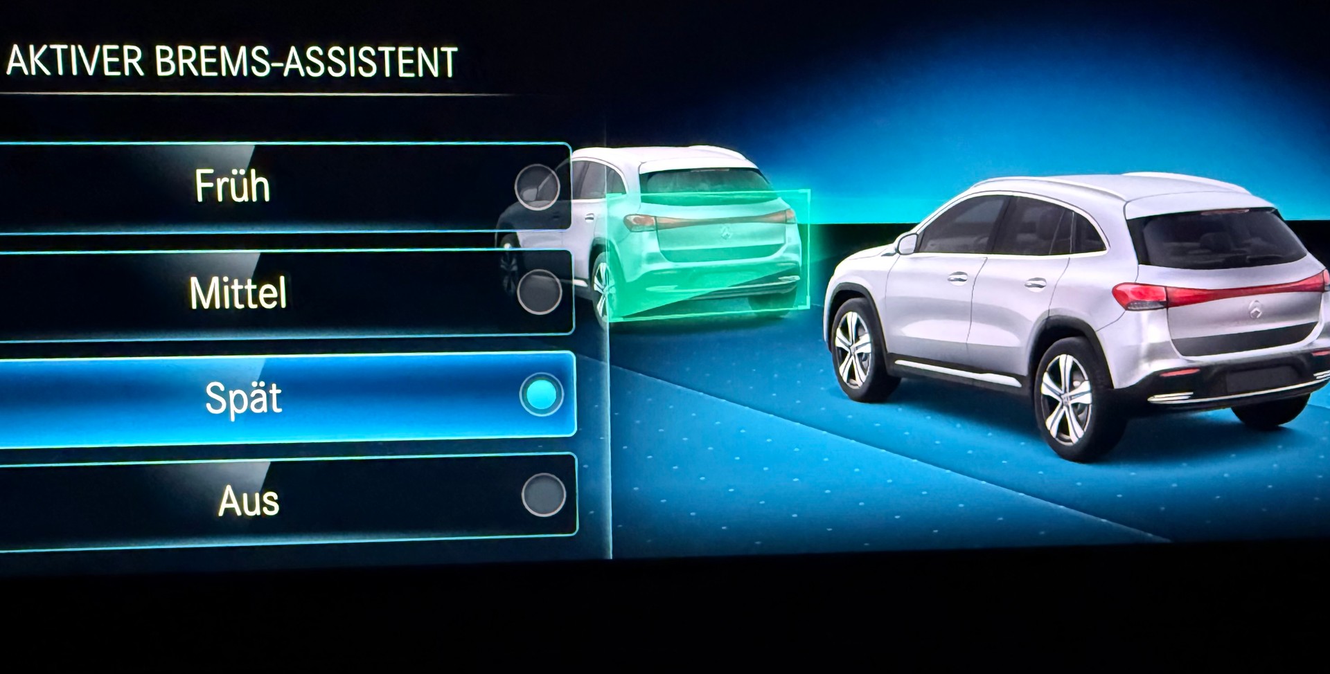MERCEDES-BENZ EQA 300 AMG Line 4Matic - 13