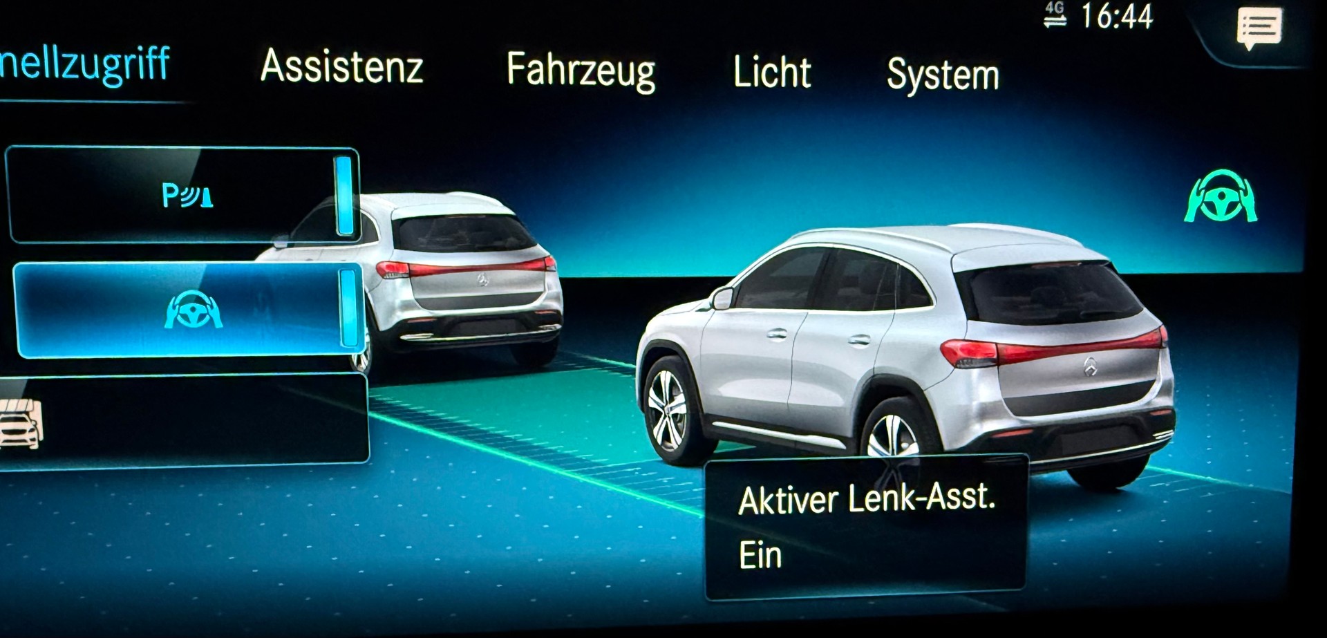 MERCEDES-BENZ EQA 300 AMG Line 4Matic - 15