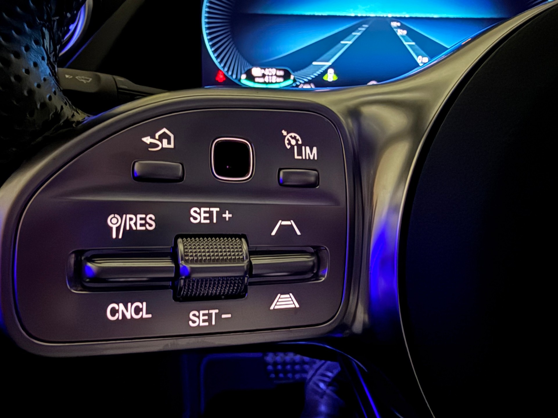 MERCEDES-BENZ EQA 300 AMG Line 4Matic - 10
