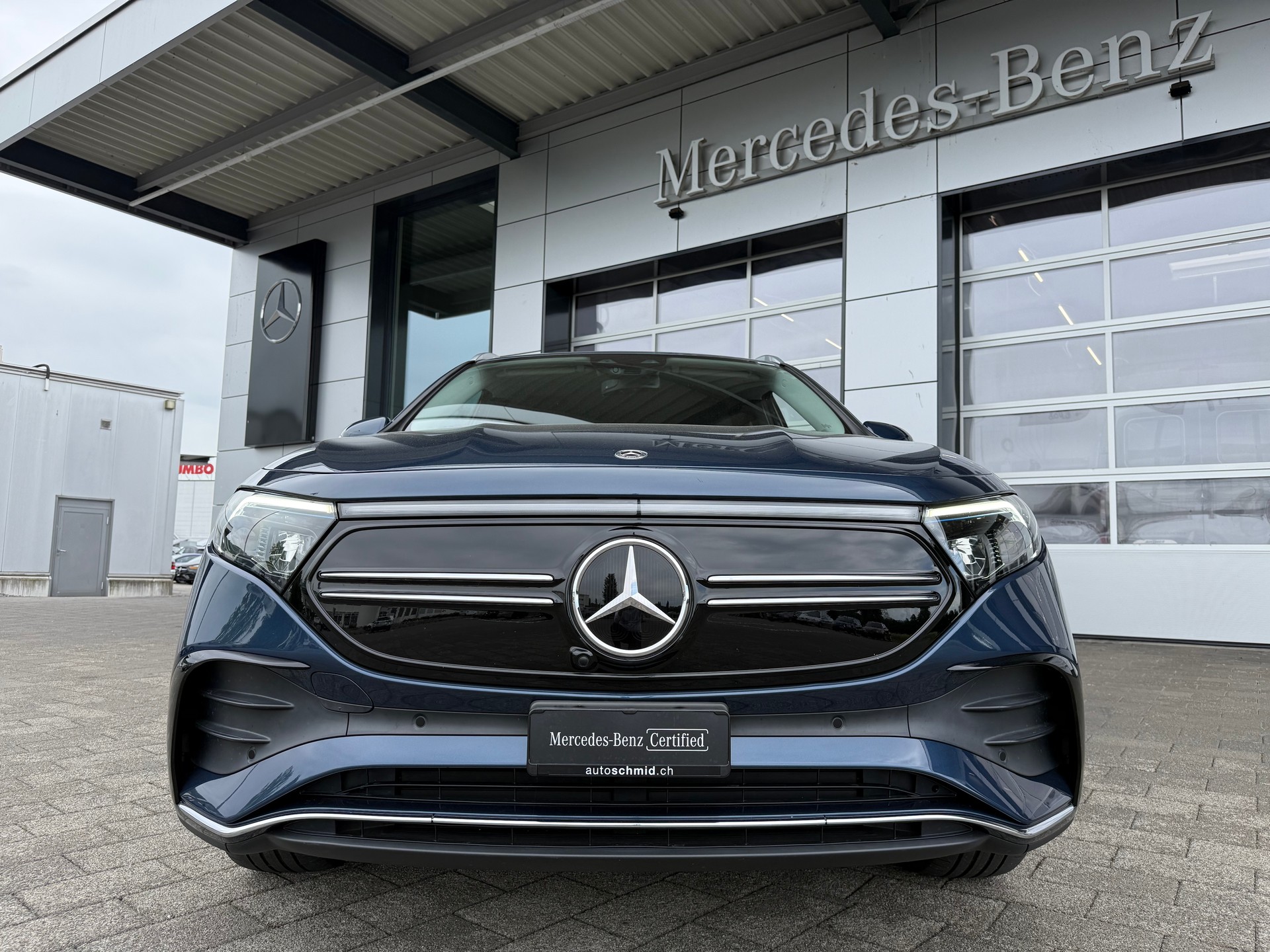 MERCEDES-BENZ EQA 300 AMG Line 4Matic - 3