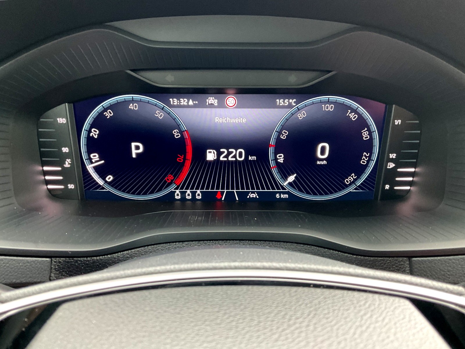 SKODA Karoq 1.5 TSI Selection DSG - 8