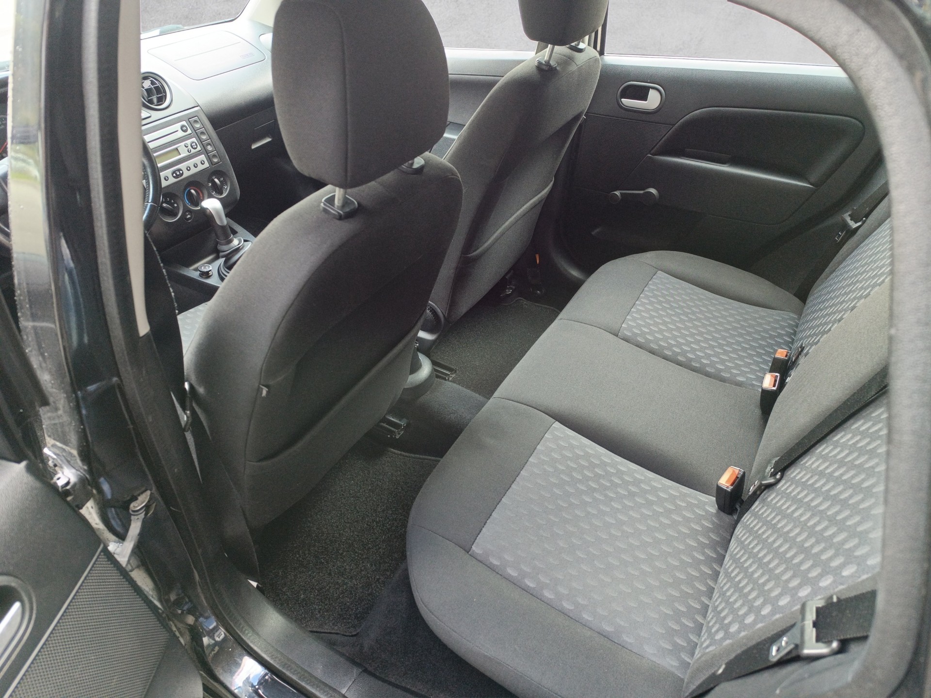 FORD Fiesta 1.4 16V Ghia - 12