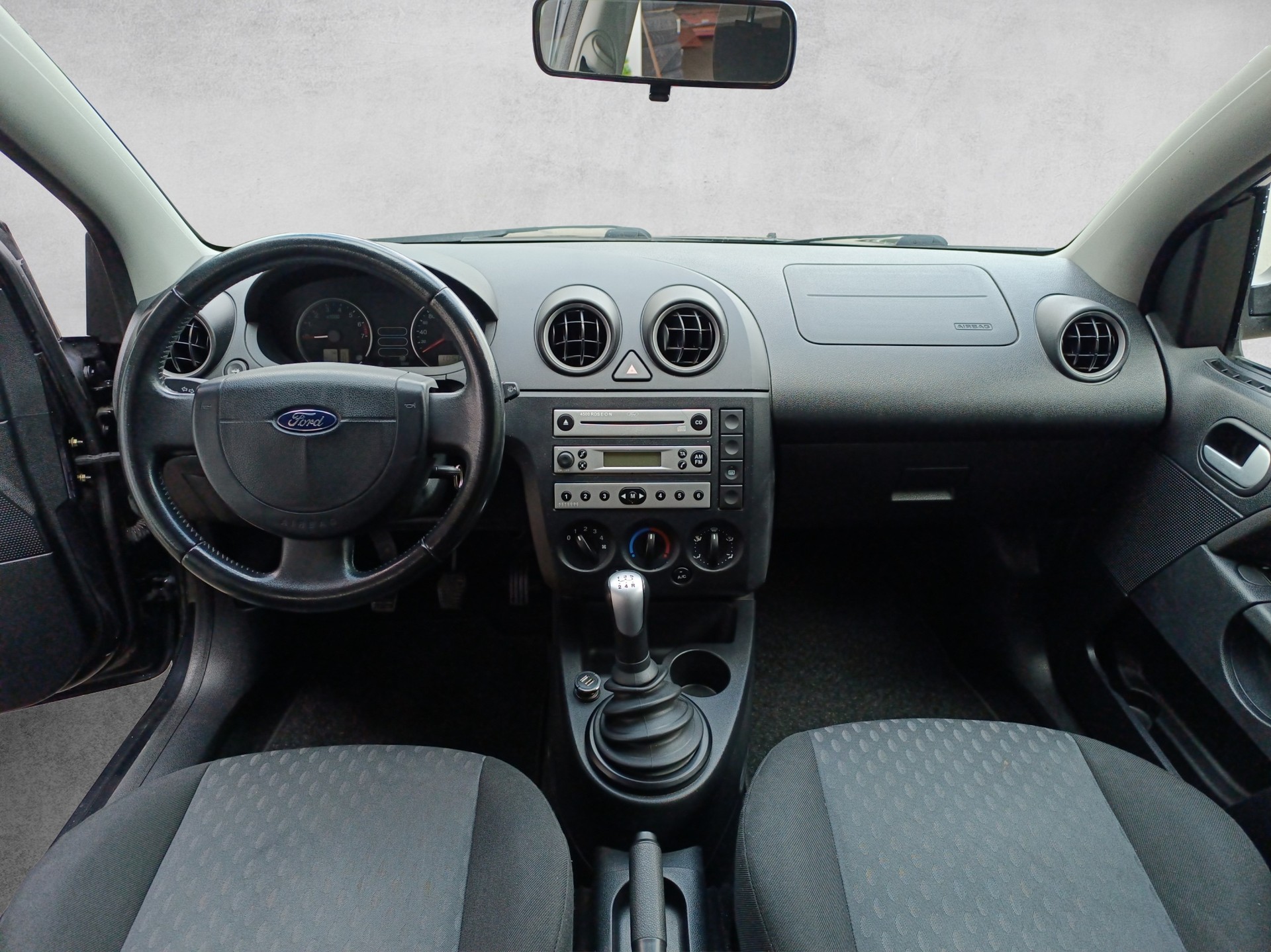 FORD Fiesta 1.4 16V Ghia - 10