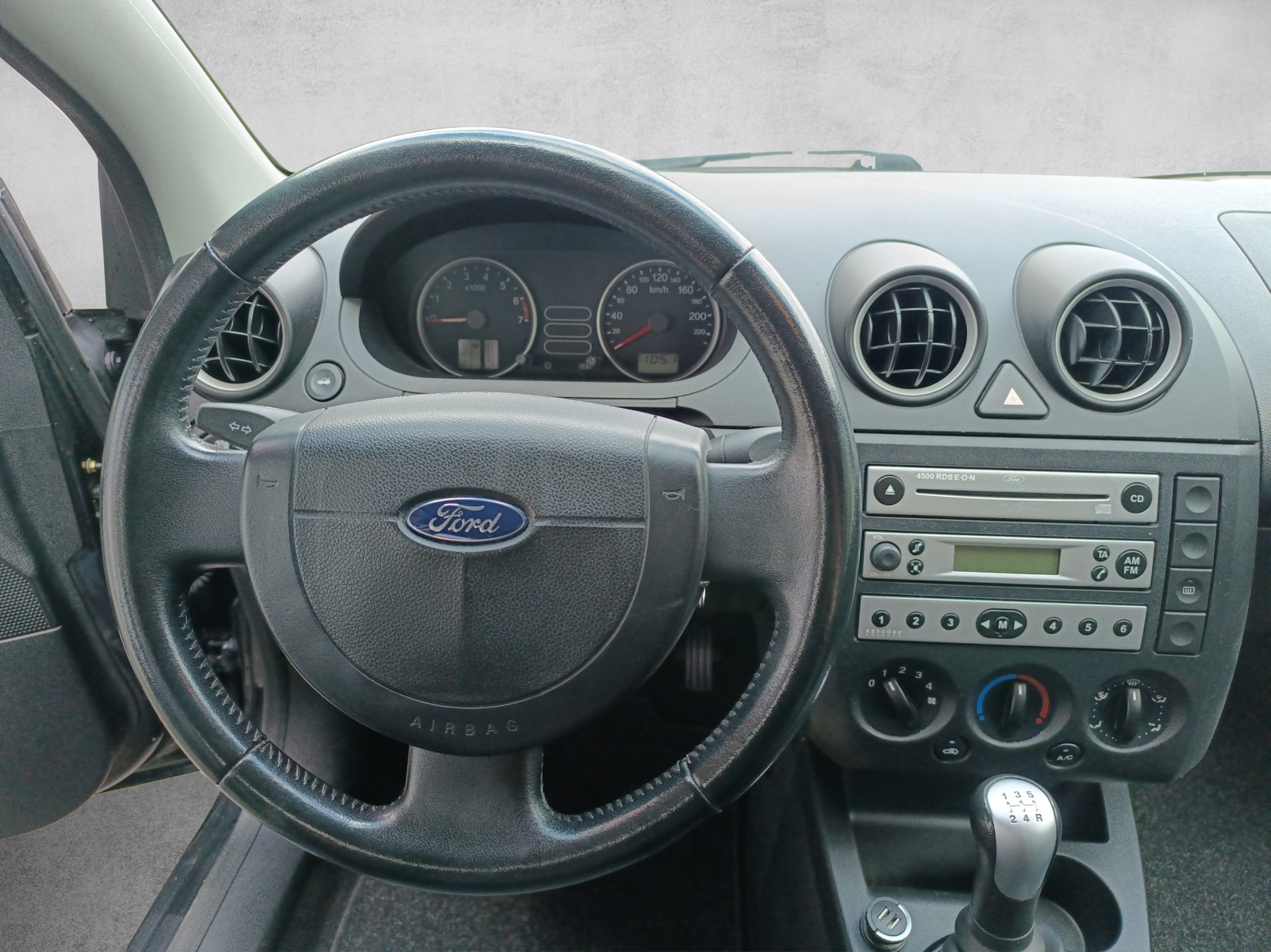 FORD Fiesta 1.4 16V Ghia - 11