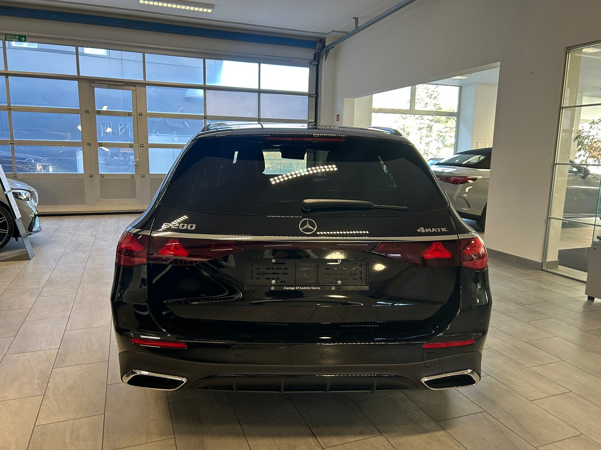 MERCEDES-BENZ E 200 T 9G-Tronic 4Matic AMG Line - 6