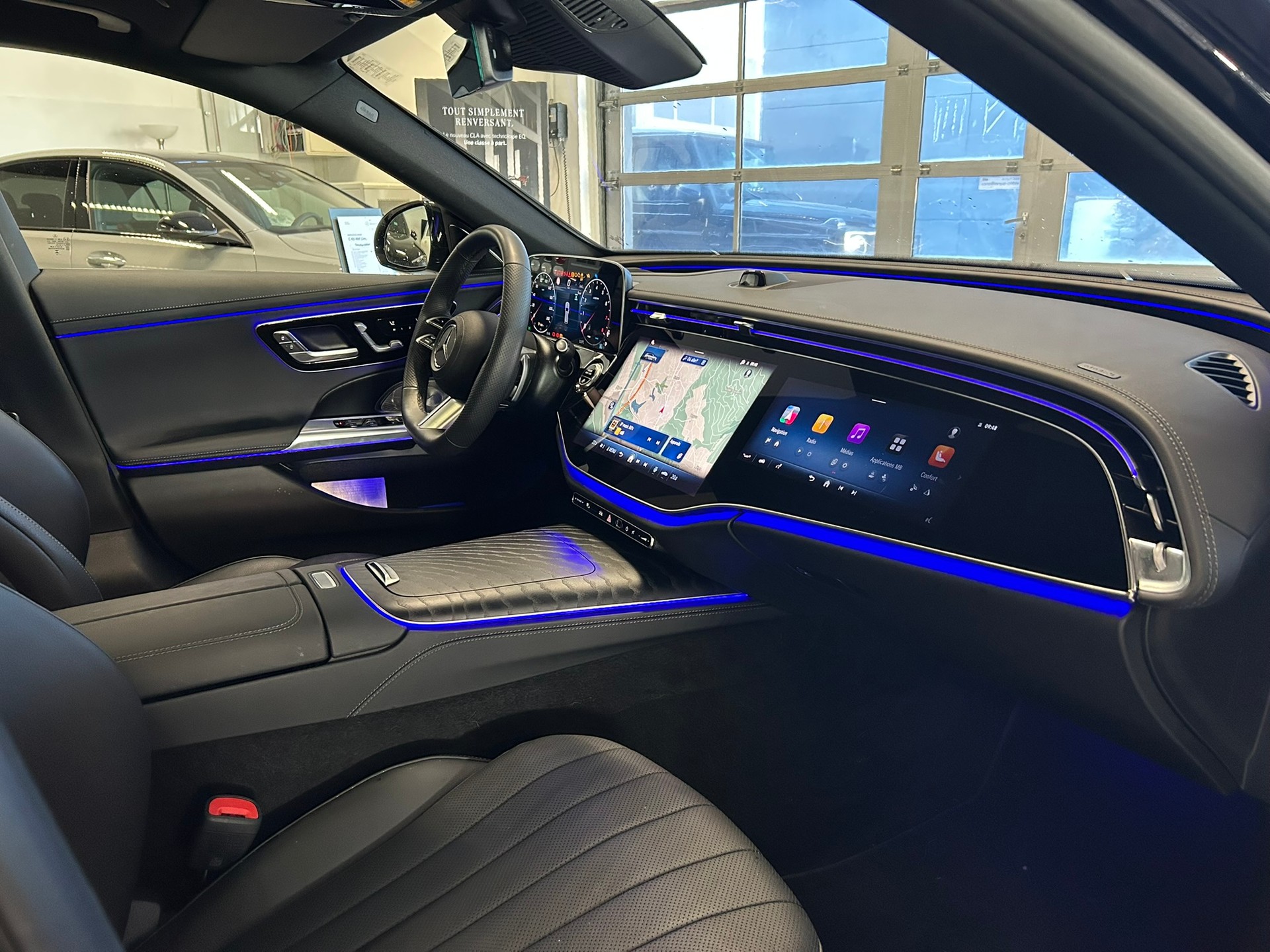 MERCEDES-BENZ E 200 T 9G-Tronic 4Matic AMG Line - 12