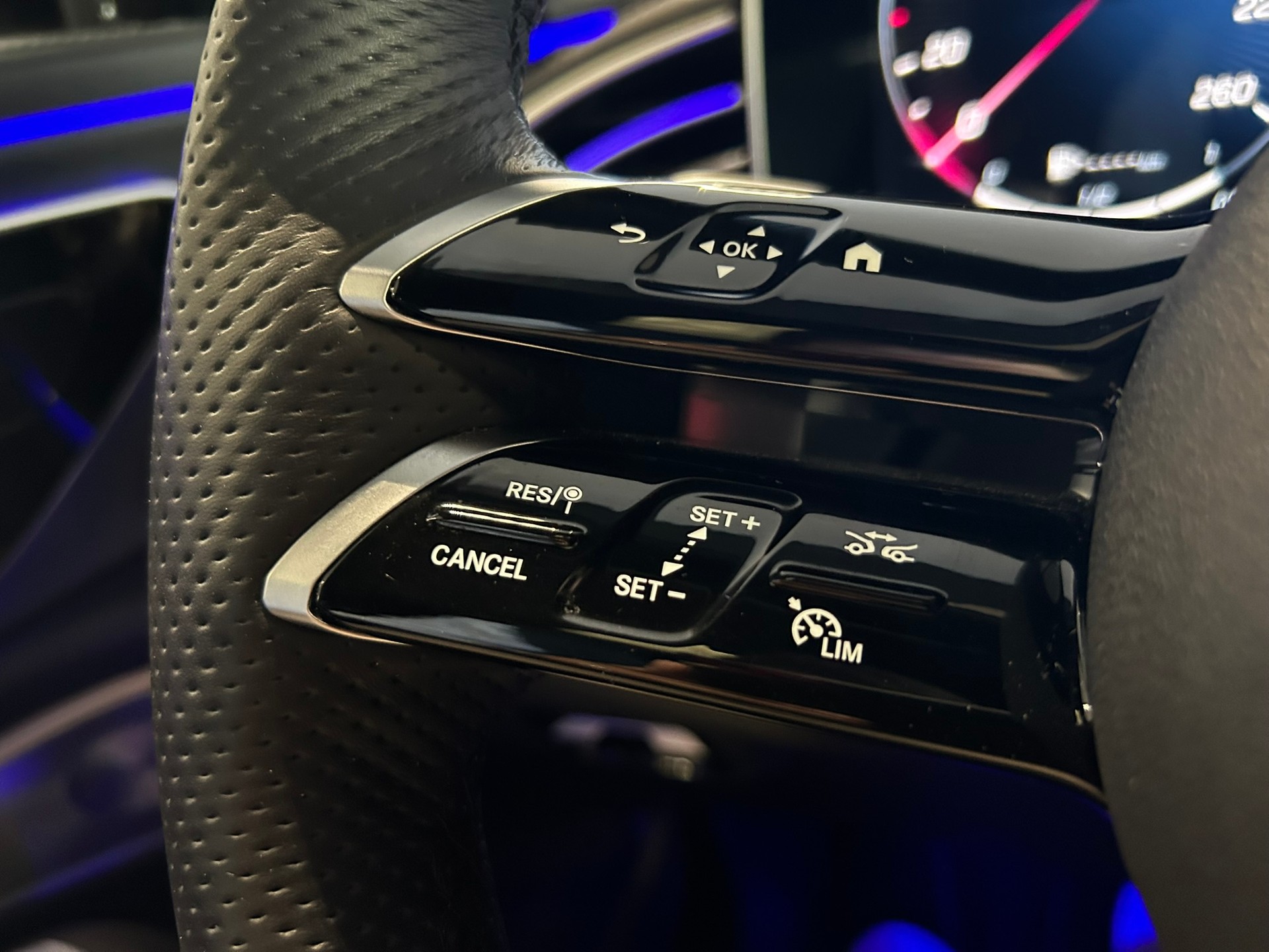 MERCEDES-BENZ E 200 T 9G-Tronic 4Matic AMG Line - 21