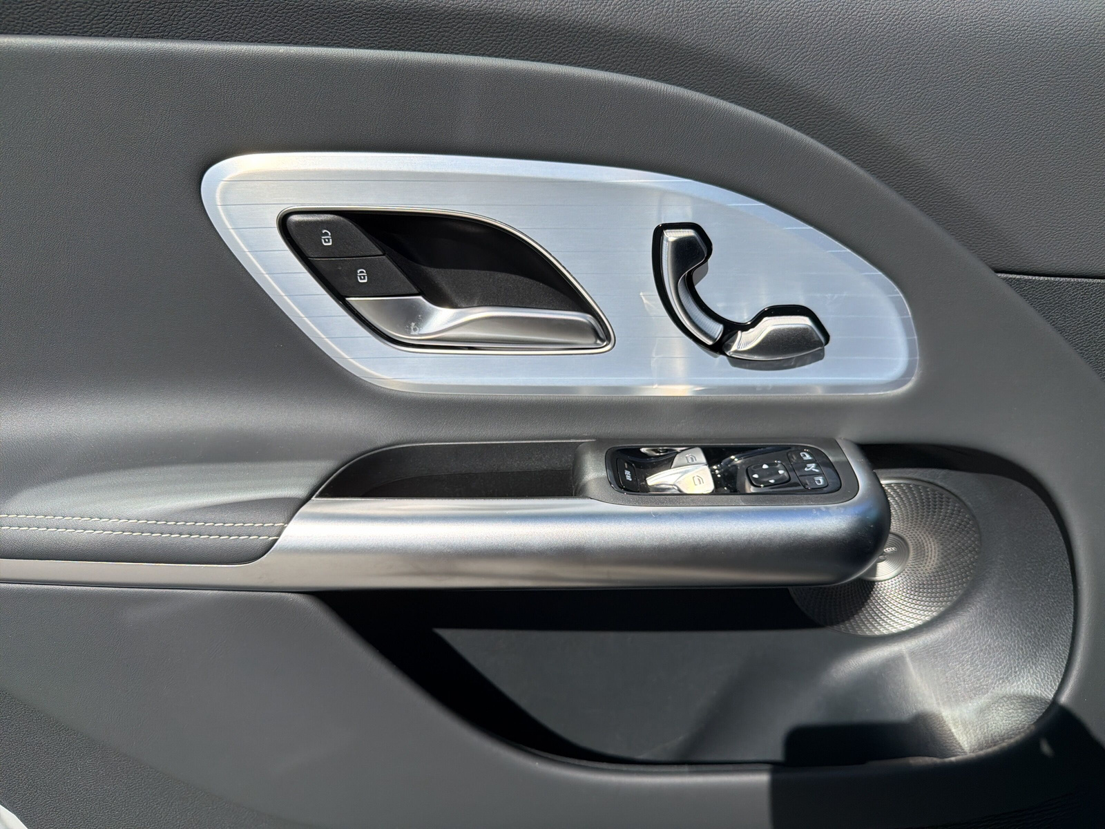 MERCEDES-BENZ GLB 220 4Matic 8G-Tronic - 12