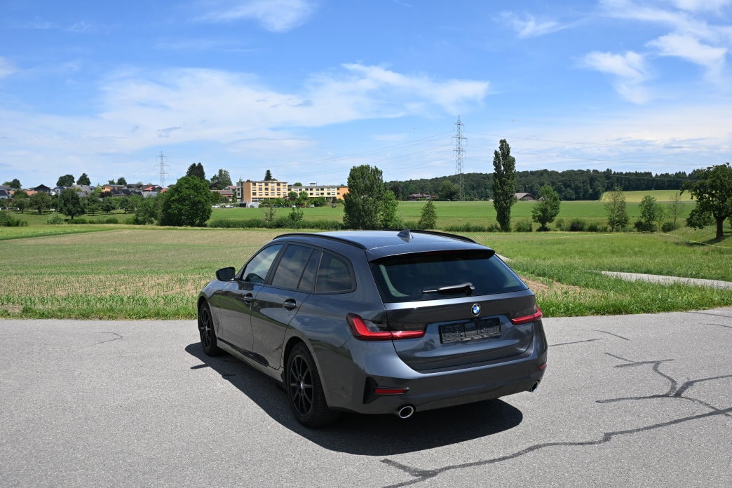 BMW 320d xDrive 48V Touring Steptronic - 4