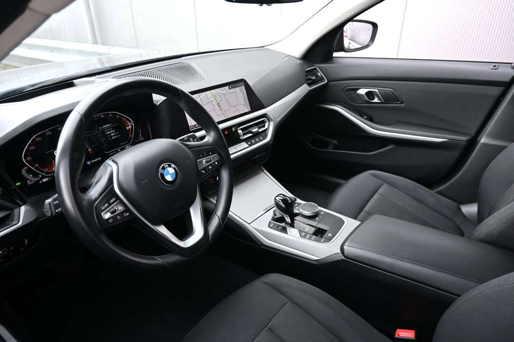 BMW 320d xDrive 48V Touring Steptronic - 8