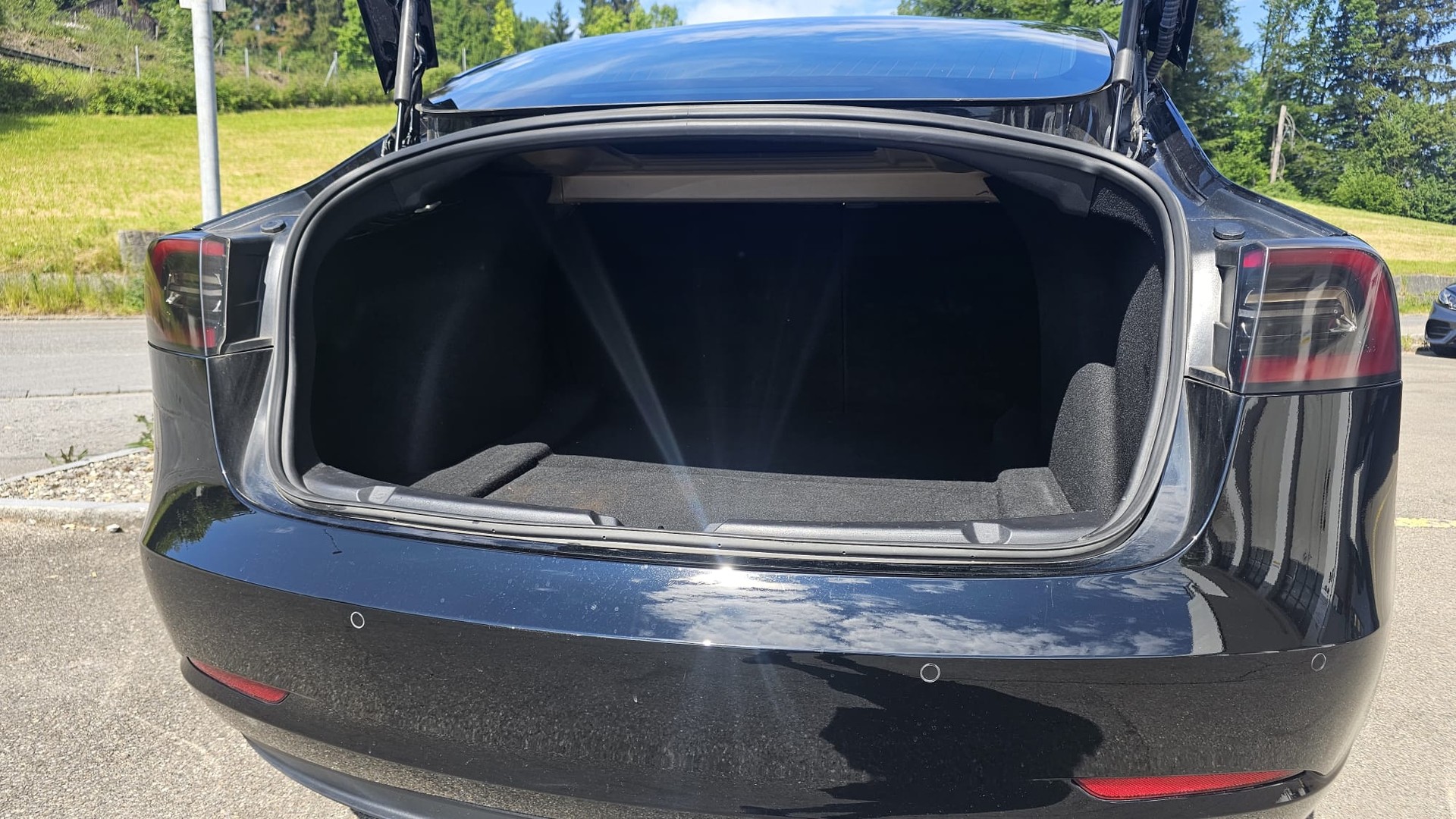 TESLA Dual Motor AWD - 8