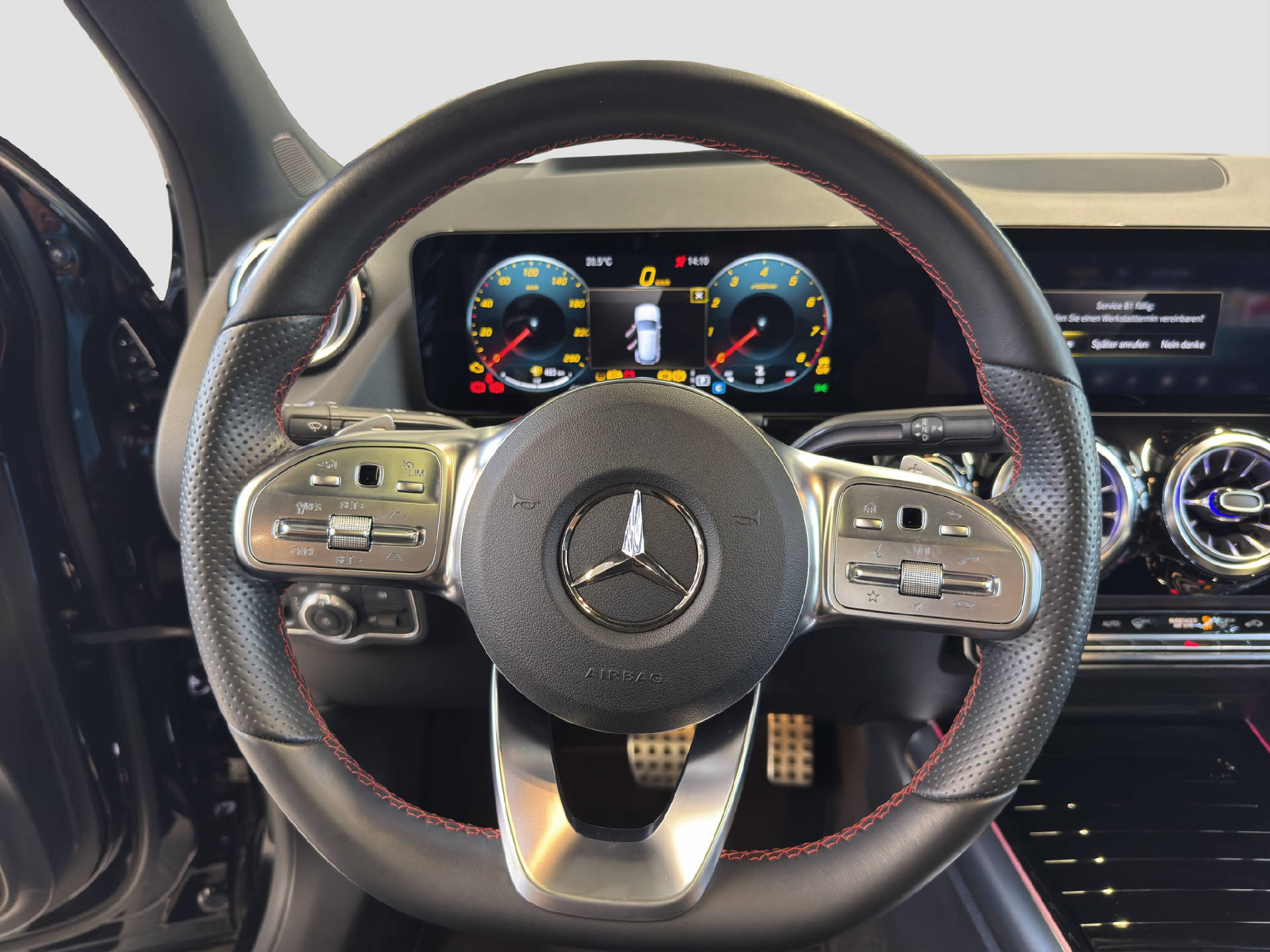 MERCEDES-BENZ GLA 200 AMG Line 4MATIC - 9