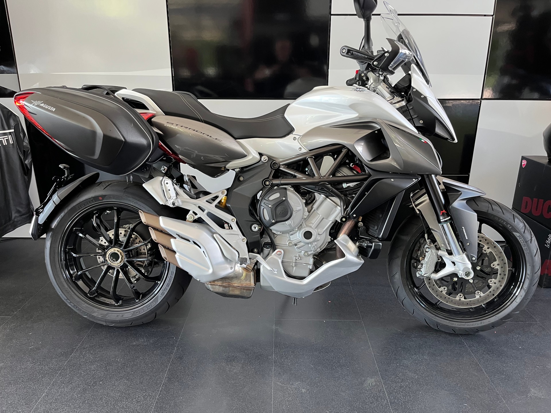 MV AGUSTA Stradale 800 EAS ABS