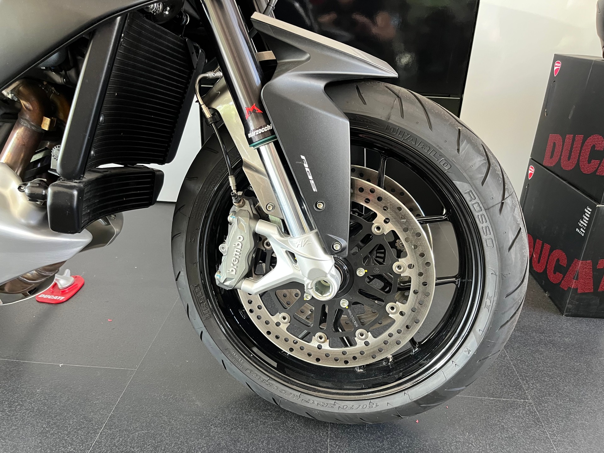 MV AGUSTA Stradale 800 EAS ABS - 8