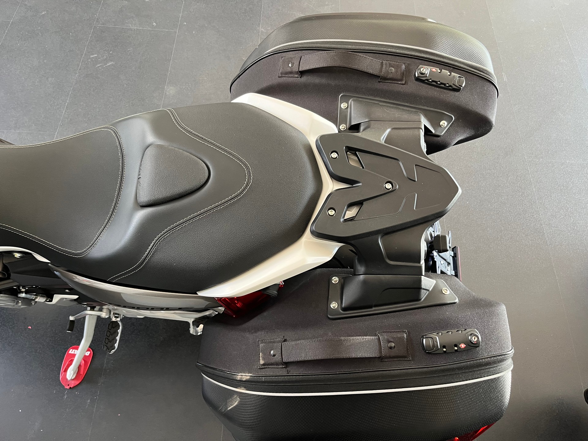 MV AGUSTA Stradale 800 EAS ABS - 11