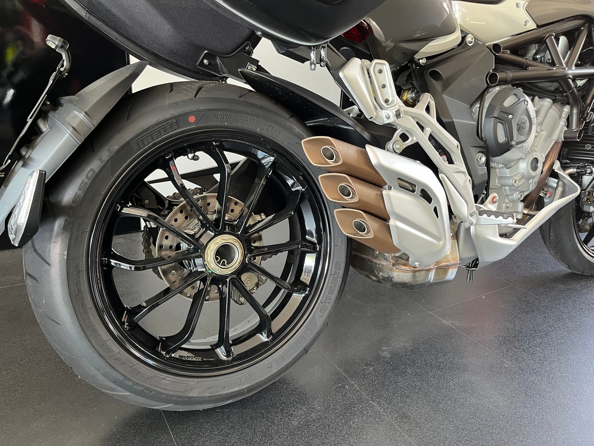 MV AGUSTA Stradale 800 EAS ABS - 5