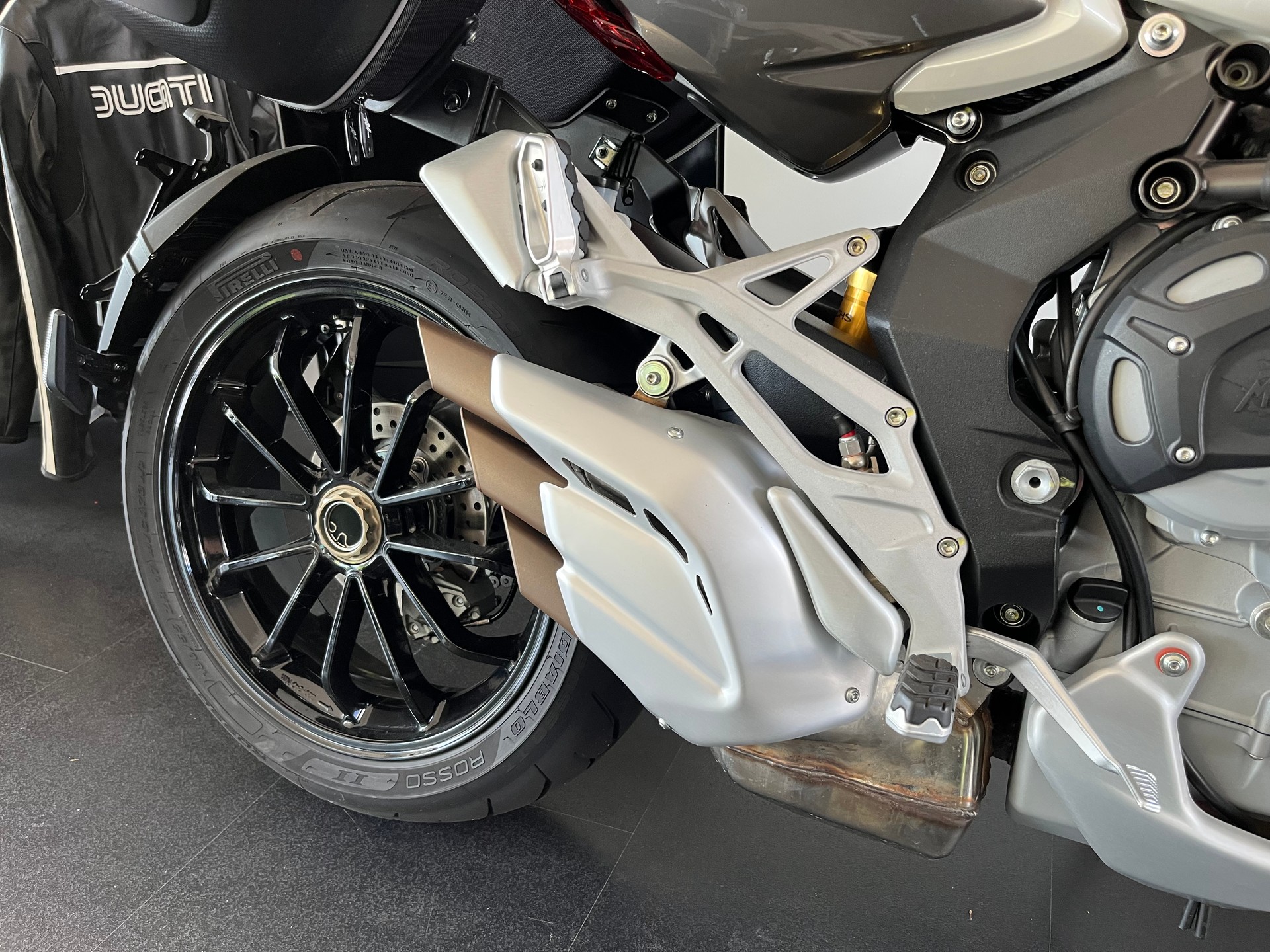 MV AGUSTA Stradale 800 EAS ABS - 4