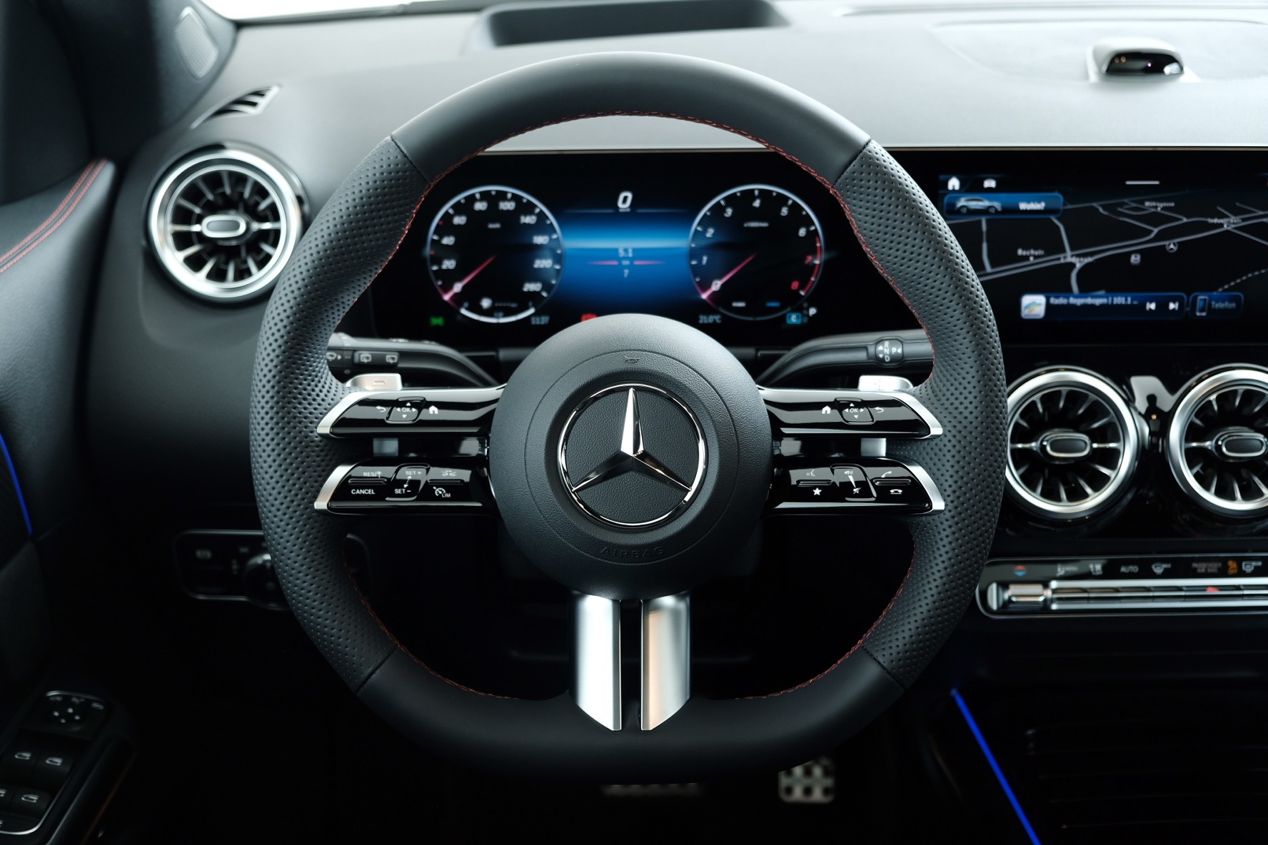 MERCEDES-BENZ GLA 200 Night Star 7G-DCT - 8