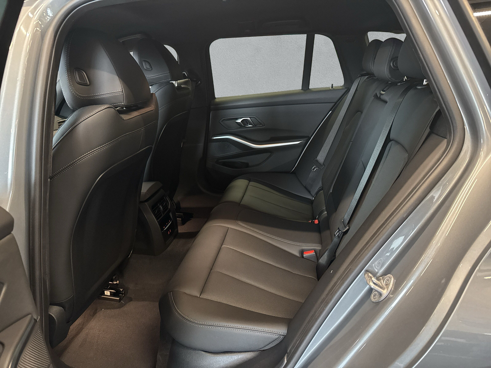 BMW 318i Touring Steptronic M Sport - 12