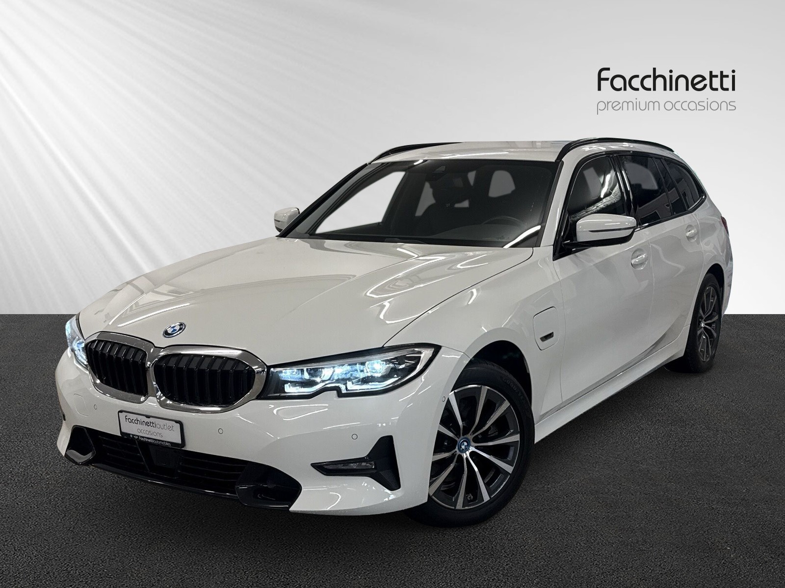 BMW 320e xDrive Touring Sport Line Steptronic
