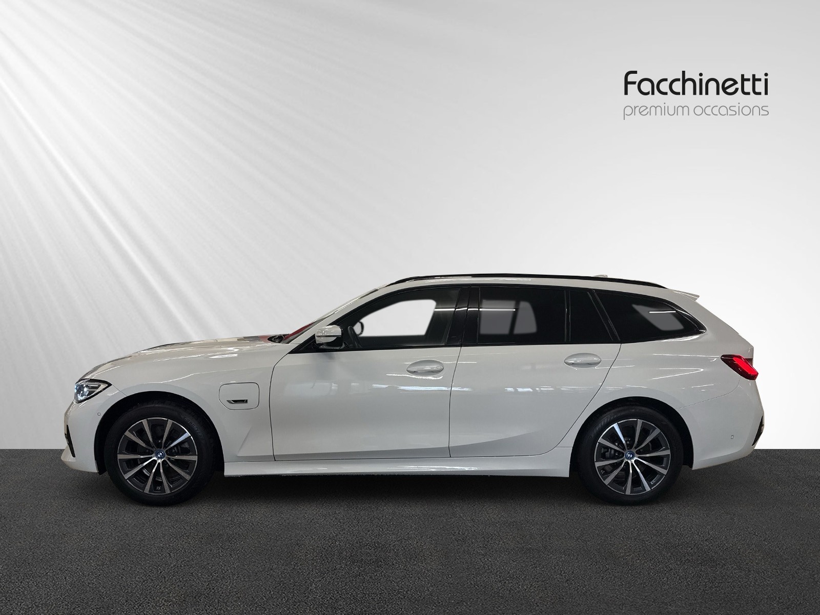 BMW 320e xDrive Touring Sport Line Steptronic - 2