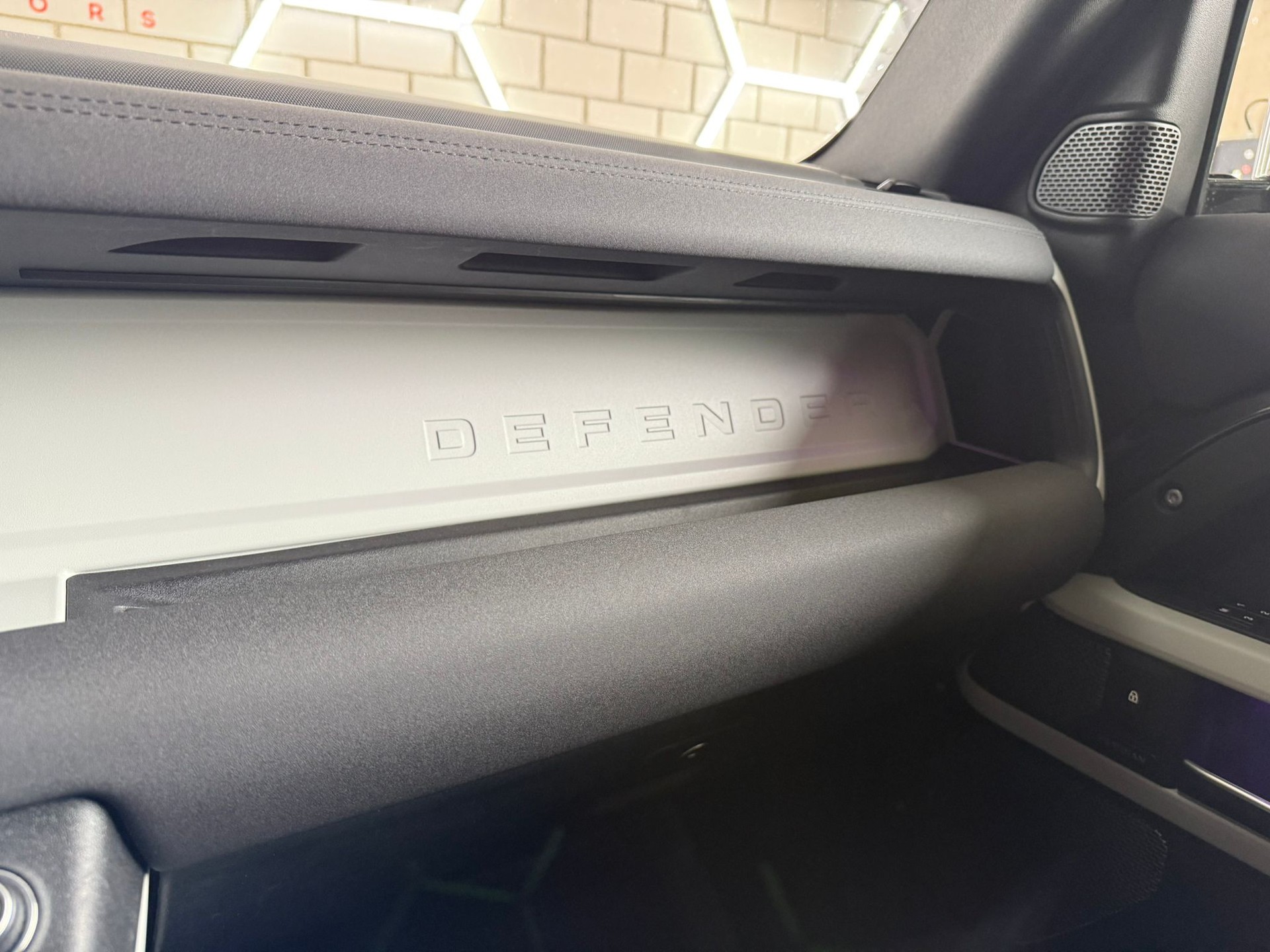 LAND ROVER Defender 110 3.0 D I6 250 SE AWD AT8 - 11