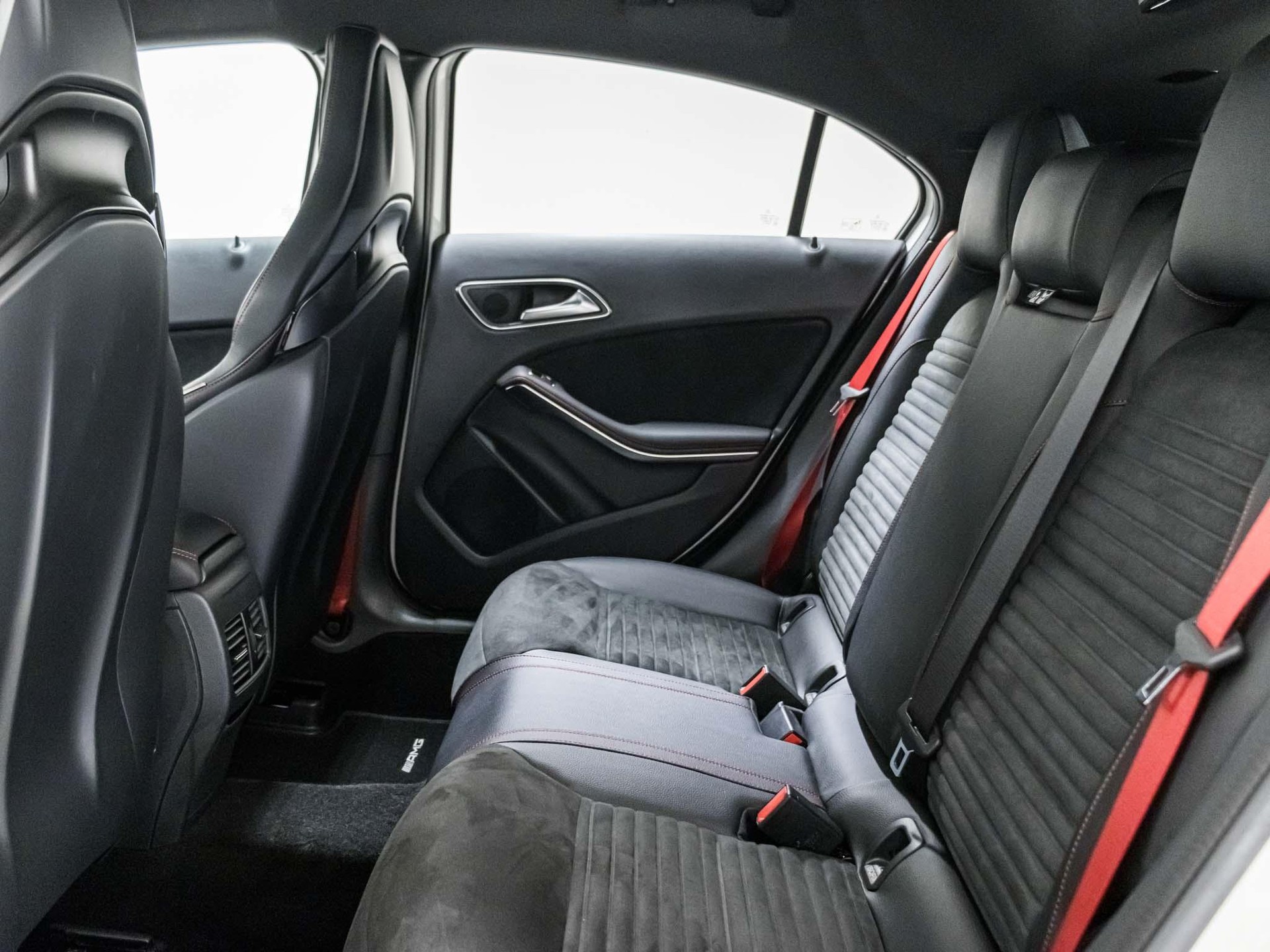 MERCEDES-BENZ A 45 AMG 4MATIC - 8