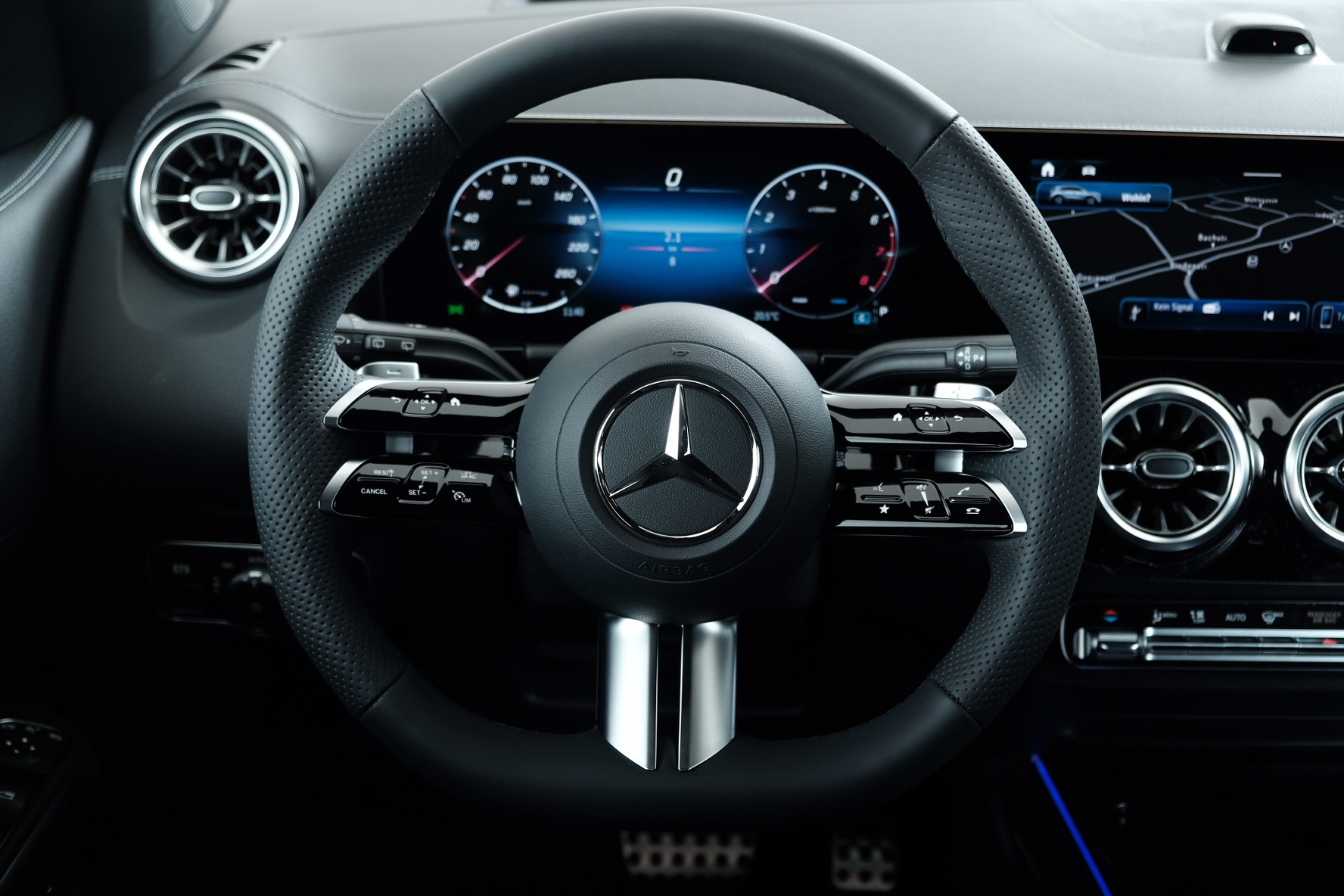 MERCEDES-BENZ GLA 250 4Matic 8G-DCT Swiss Star - 8