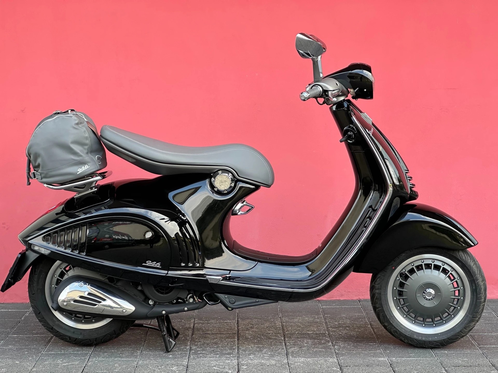 PIAGGIO Vespa 946 - 1