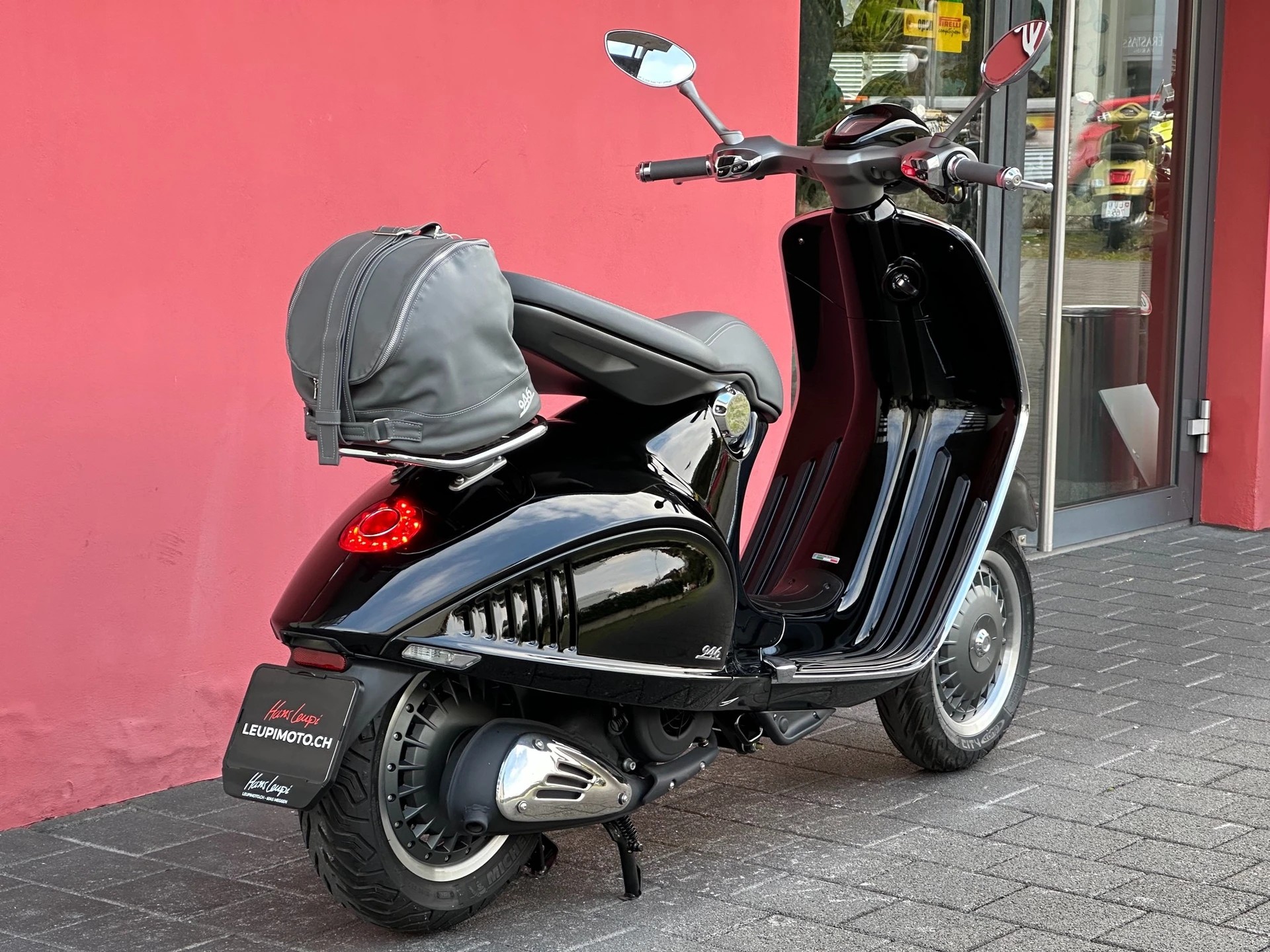PIAGGIO Vespa 946 - 12