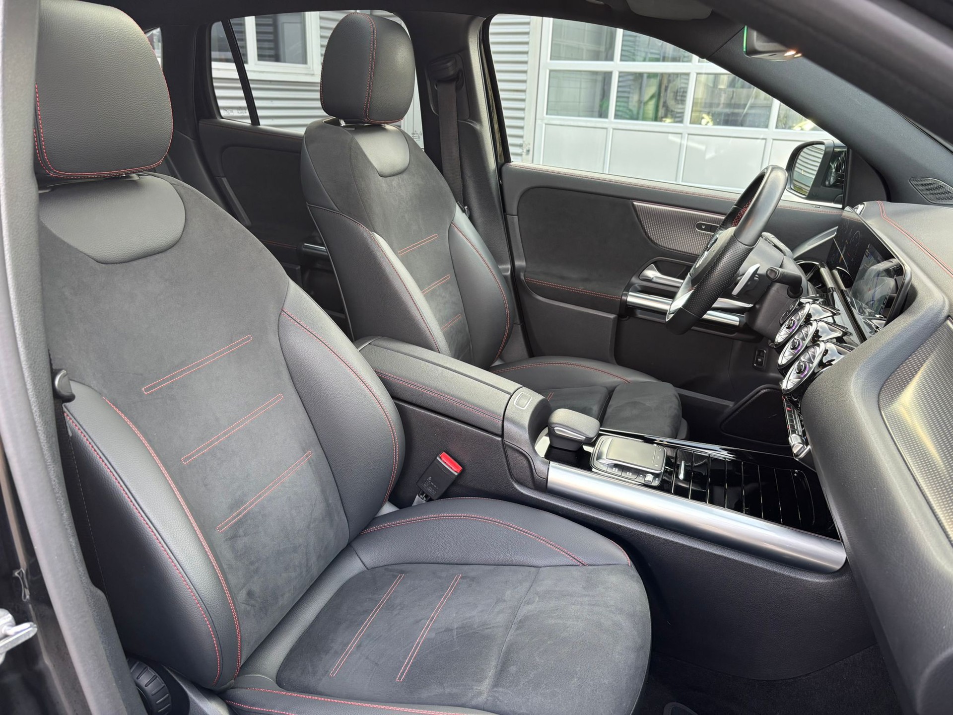 MERCEDES-BENZ EQA 350 AMG-Line 4Matic - 9