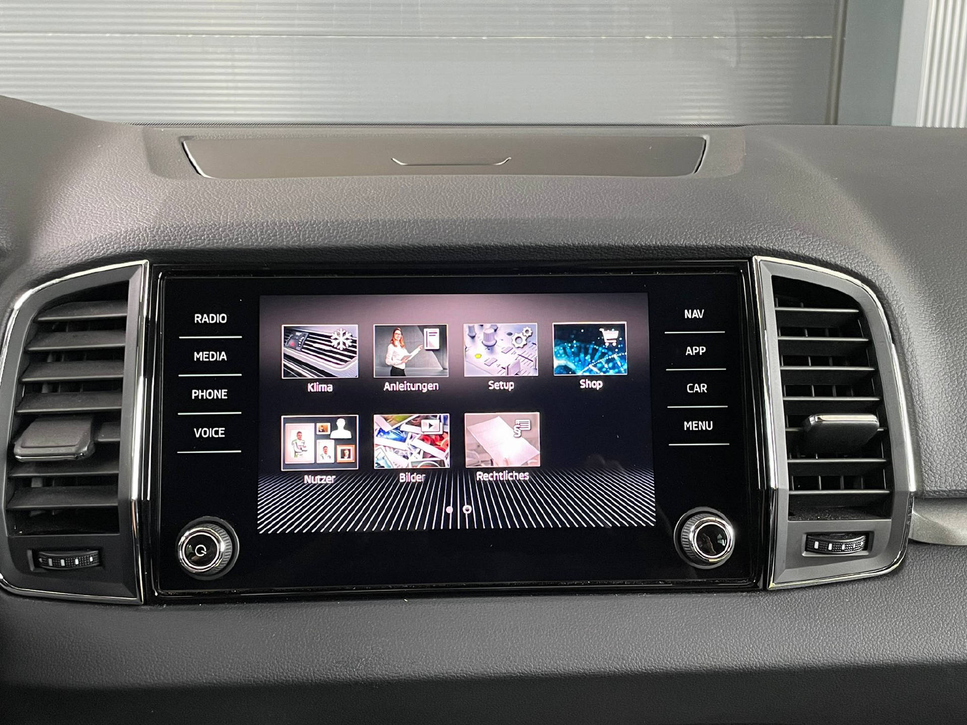 SKODA Karoq 2.0 TDI Ambition 4×4 DSG-14