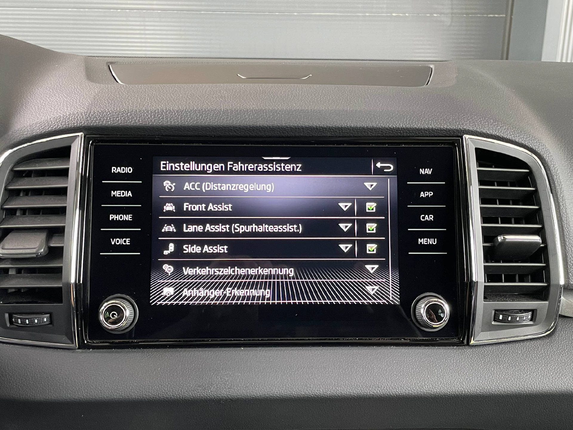 SKODA Karoq 2.0 TDI Ambition 4×4 DSG-12