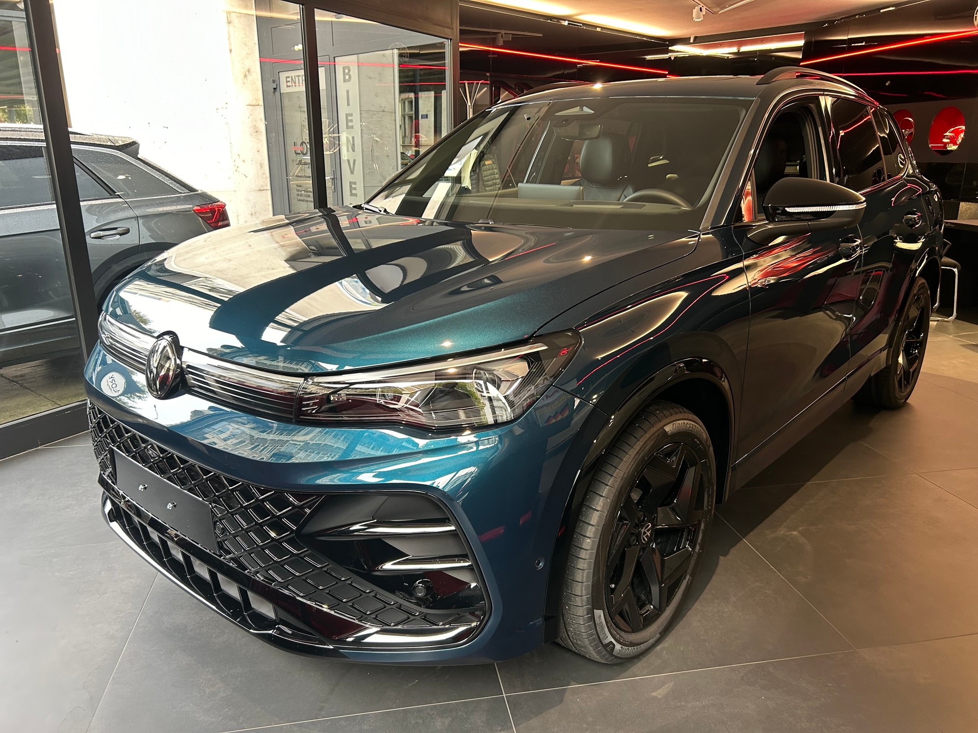 VW Tiguan 2.0 TSI DSG R-Line 4Motion